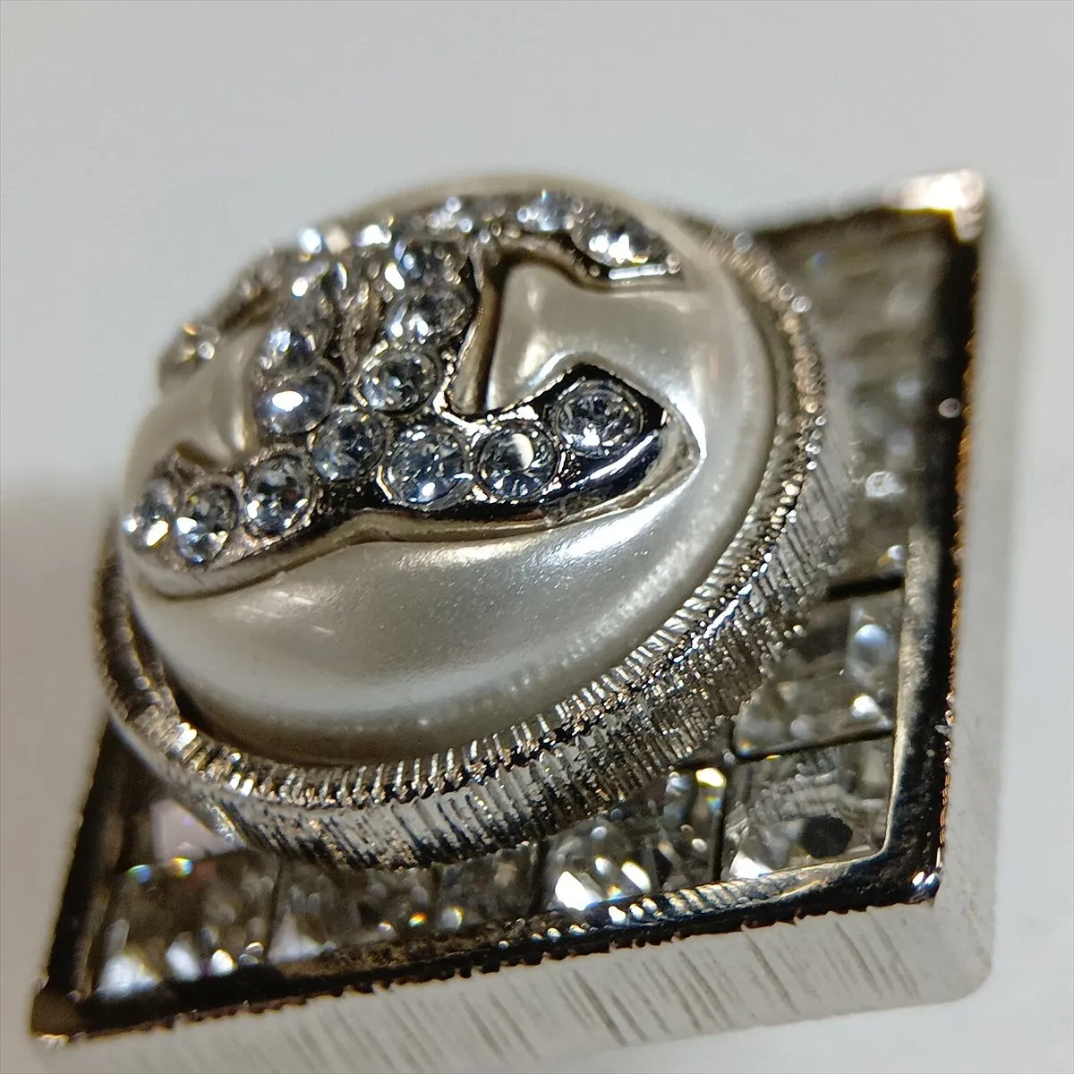 Coco Mark B23S Earrings (Pair) Metal x Rhinestone x Faux Pearl Silver — view 7