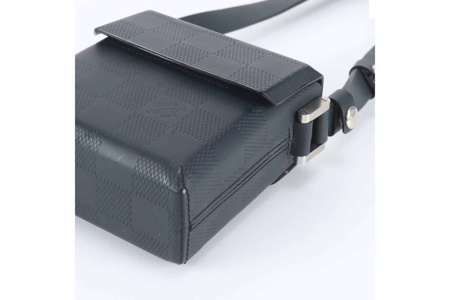 Damier Glacé Marty Marine Blue M92161 Leather Shoulder Bag — view 3