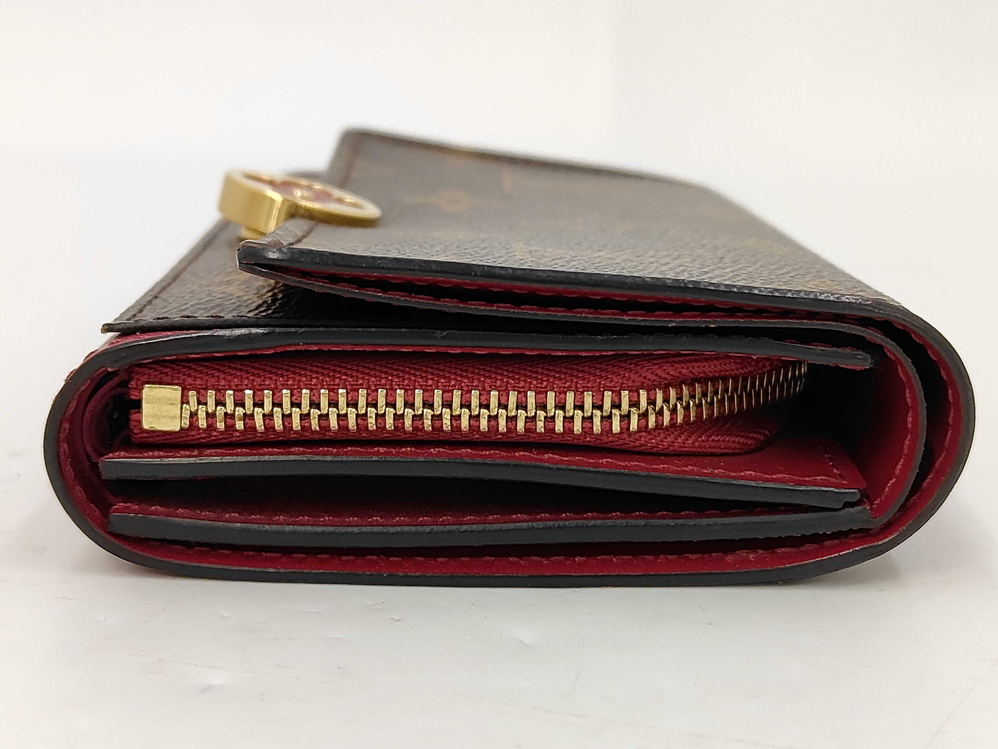 wallet — view 4