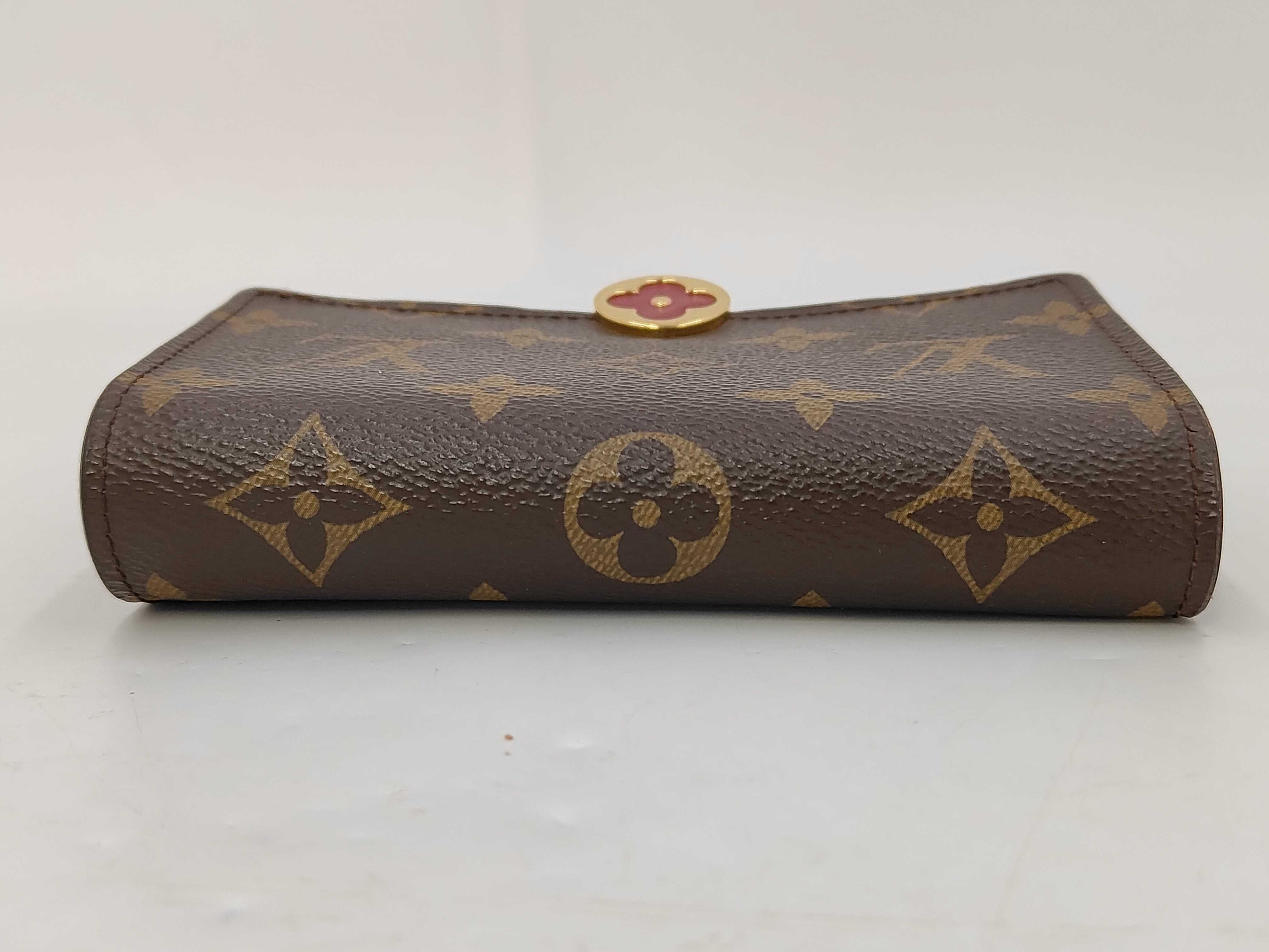 wallet — view 5