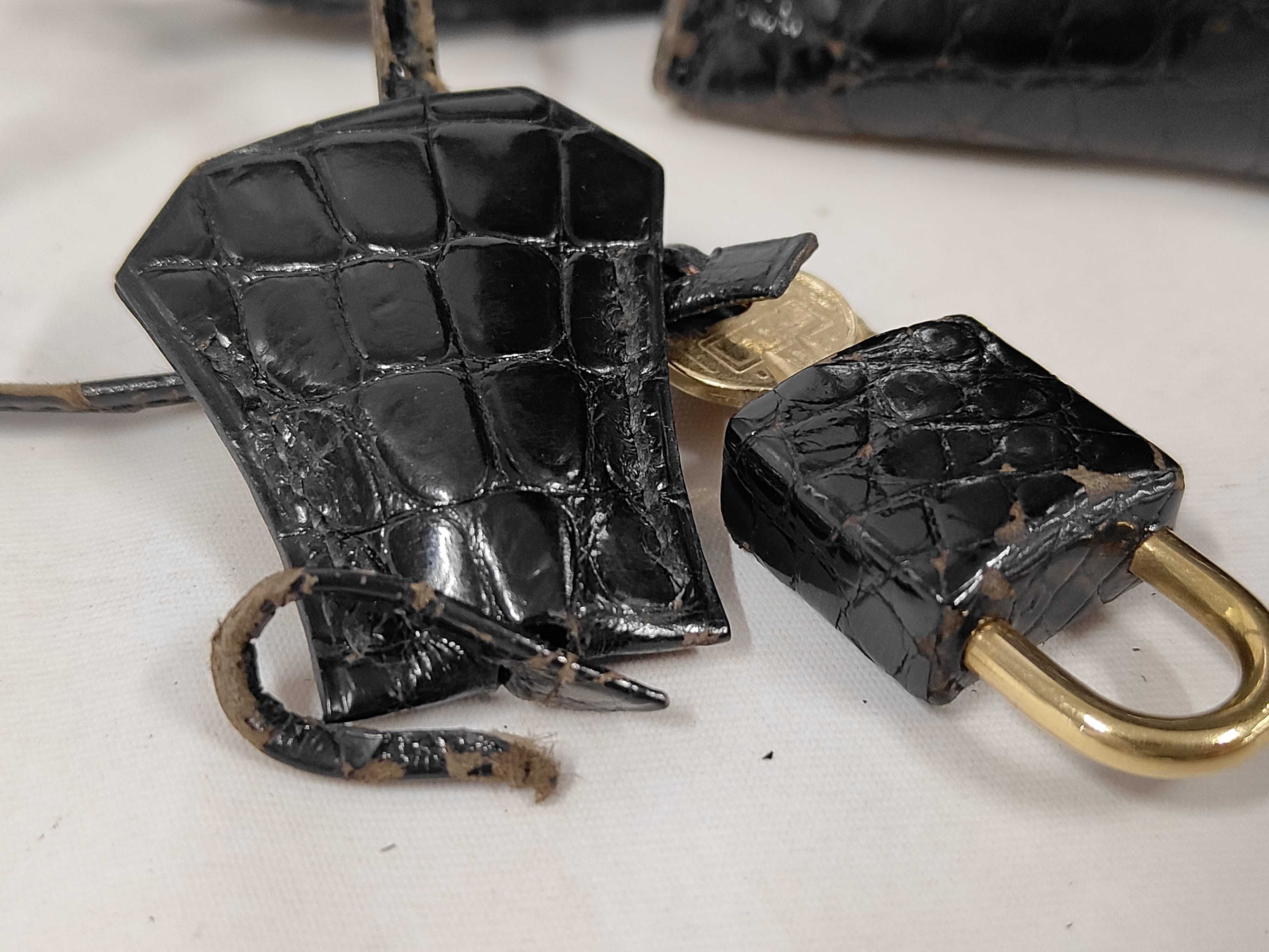 Kelly 28 Sellier Alligator Black Gold Hardware R Stamp Handbag — view 11