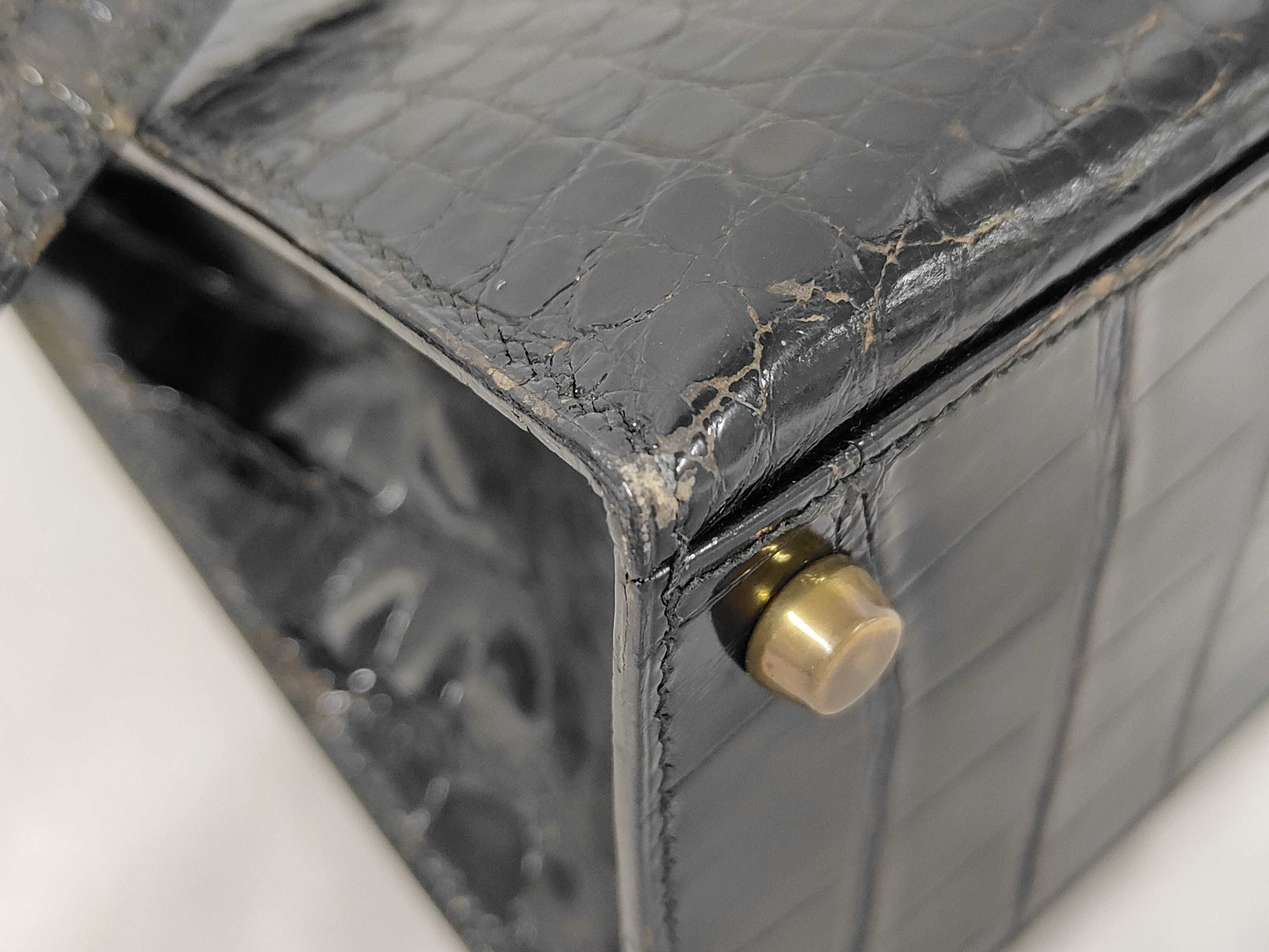 Kelly 28 Sellier Alligator Black Gold Hardware R Stamp Handbag — view 3