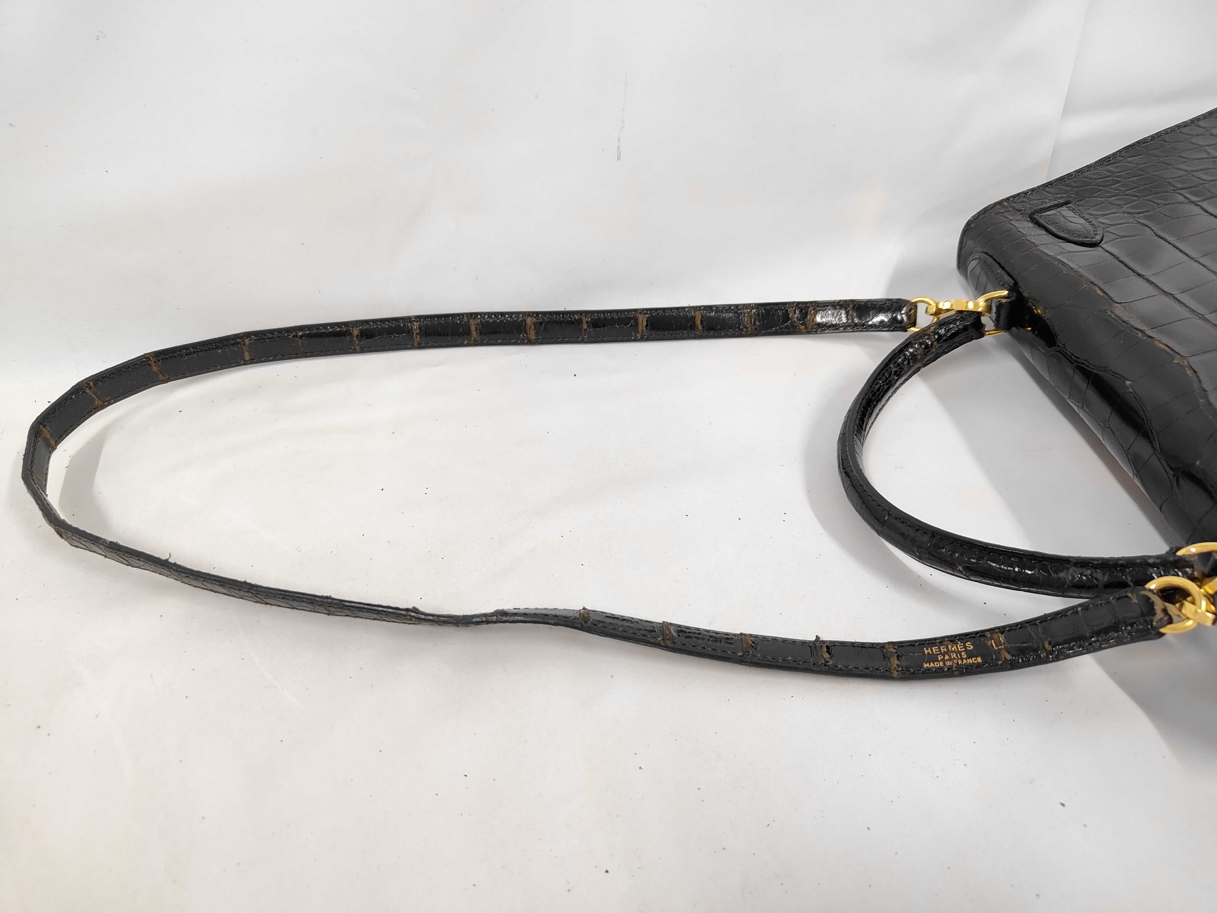 Kelly 28 Sellier Alligator Black Gold Hardware R Stamp Handbag — view 5