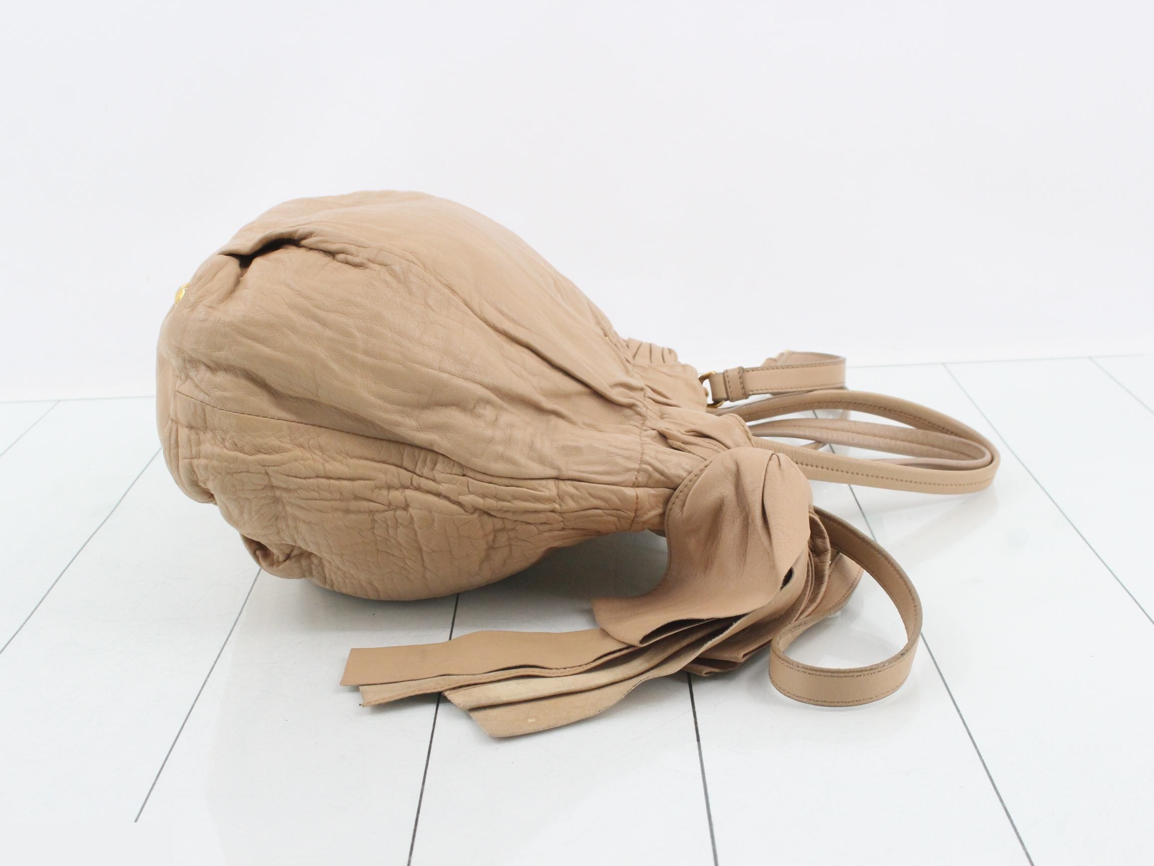 Leather tote bag, beige, gold hardware, shoulder strap and card holder included. — view 3