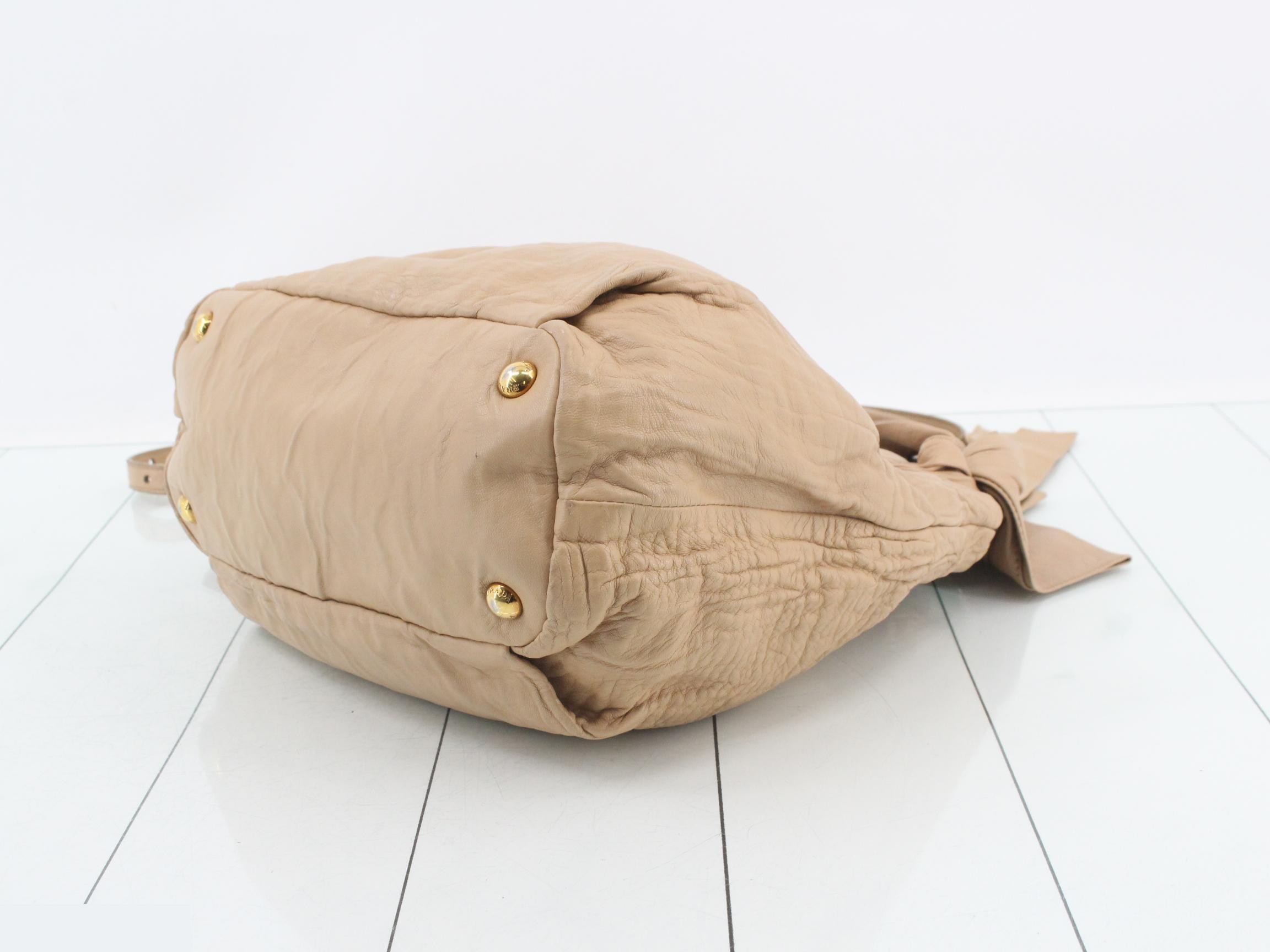 Leather tote bag, beige, gold hardware, shoulder strap and card holder included. — view 6