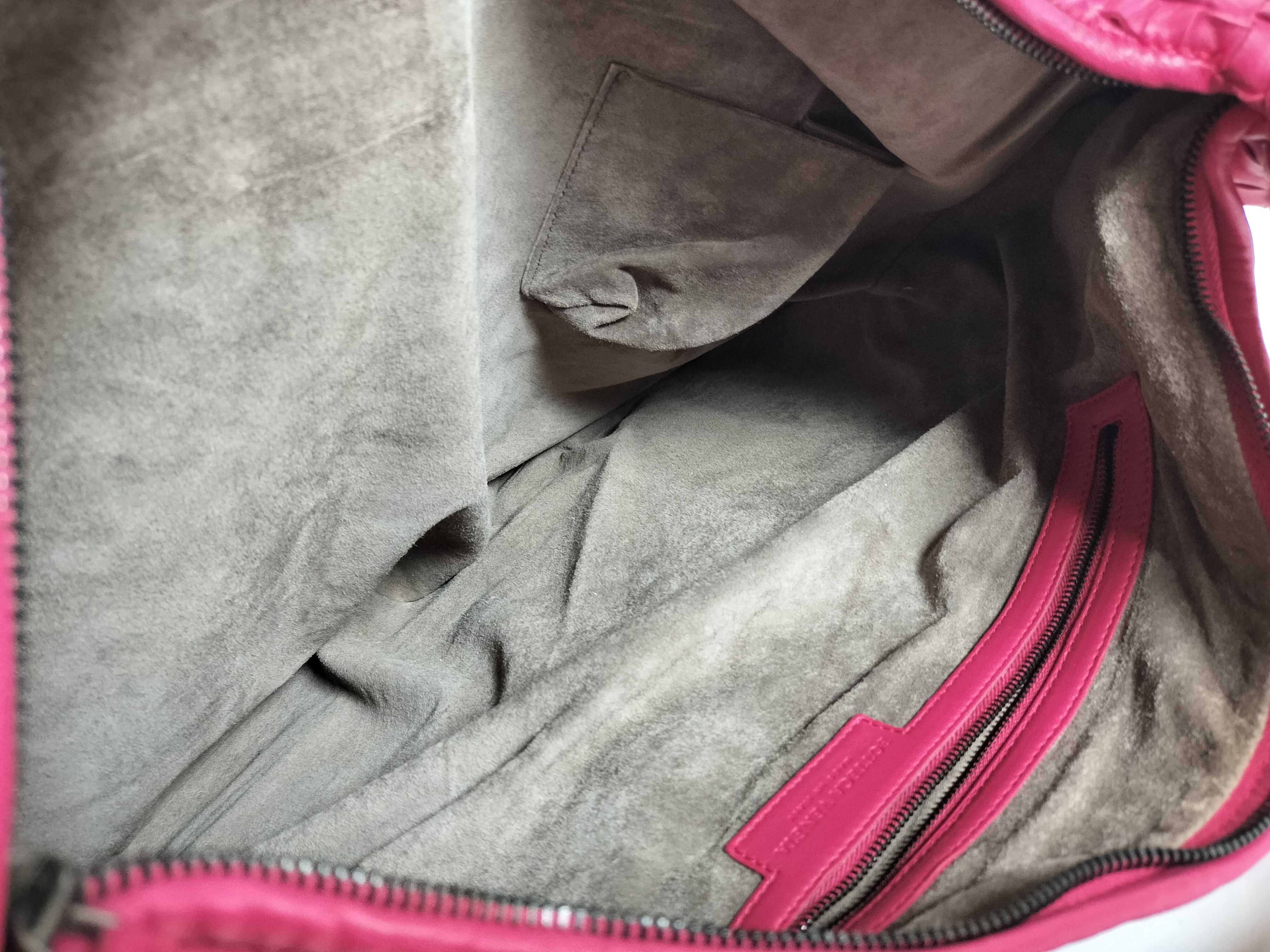 One-Shoulder Hobo Intrecciato Shoulder Bag — view 9