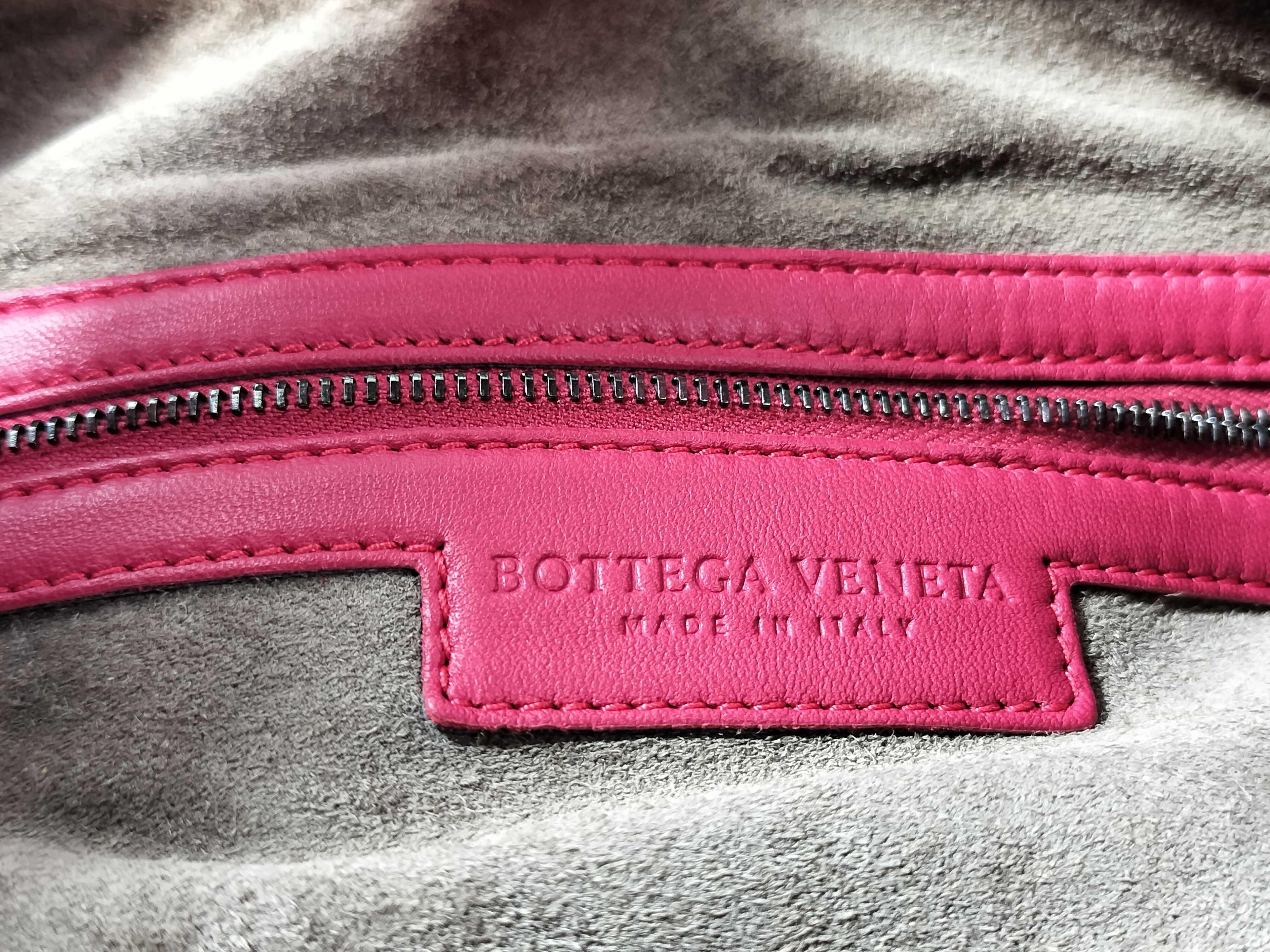 One-Shoulder Hobo Intrecciato Shoulder Bag — view 10