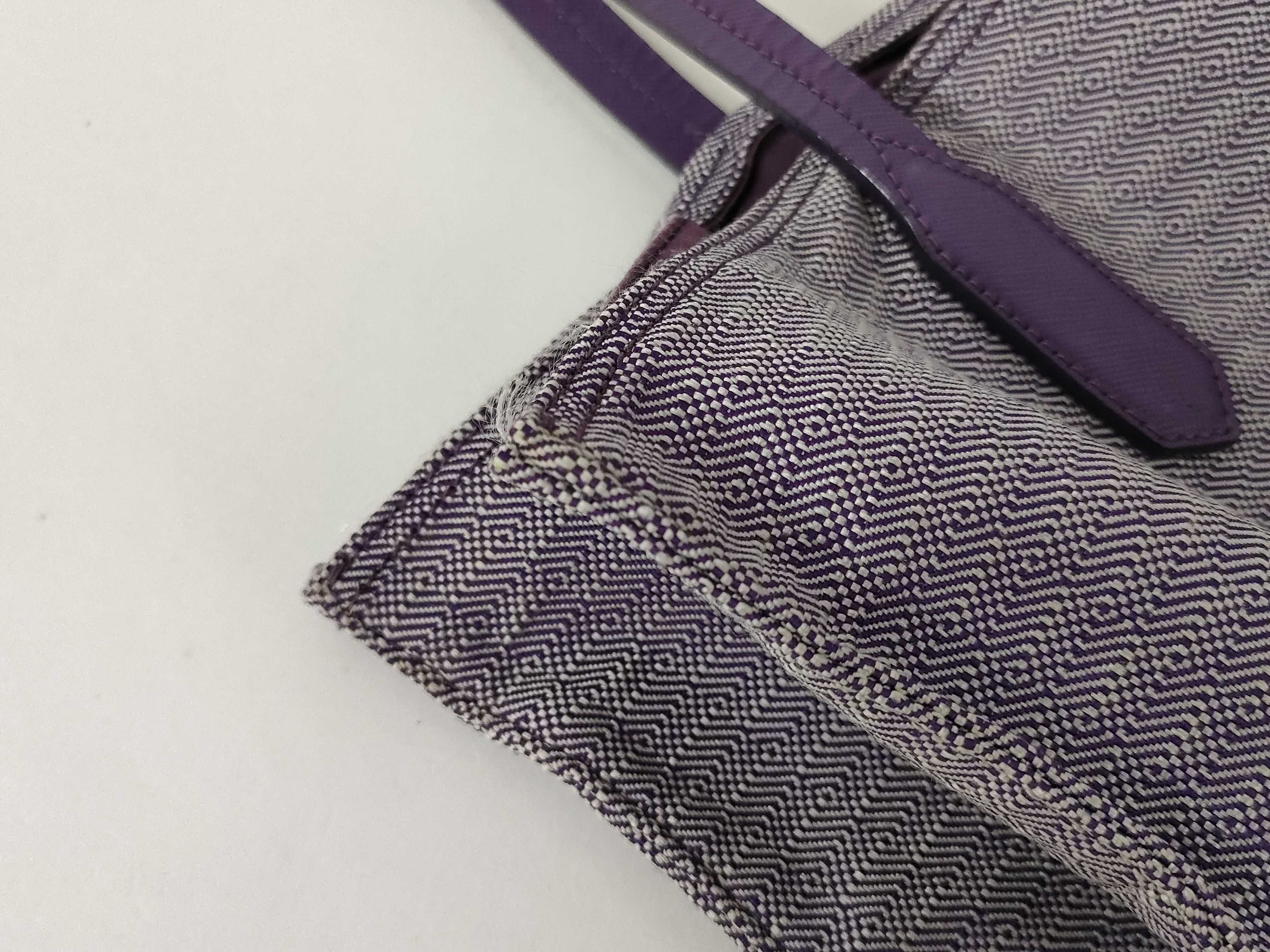 tote bag with triangular logo — view 13