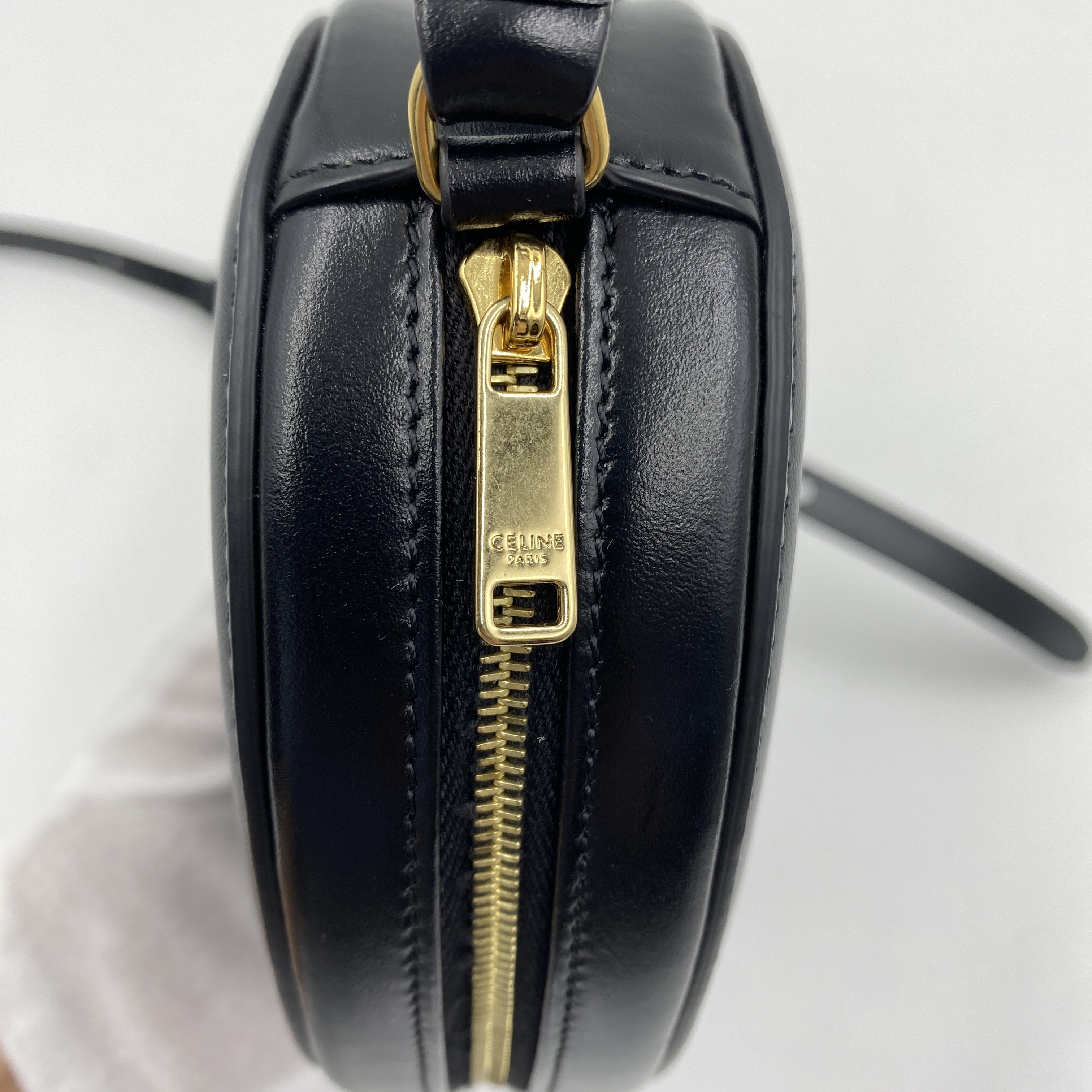 Oval Purse Cuir Triomphe Leather Shoulder Bag — view 4
