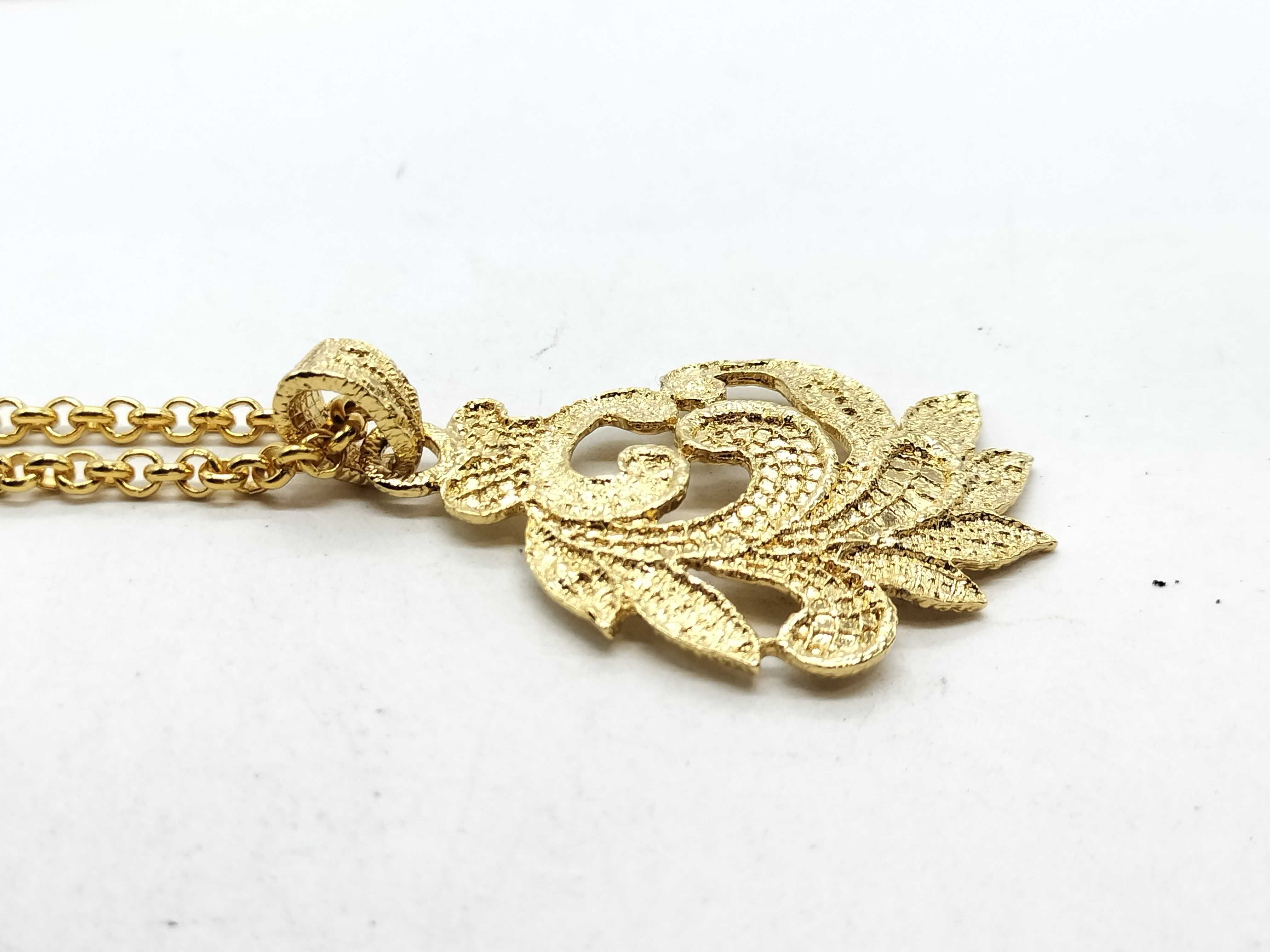 Gold Plated Leaf Vintage Necklace — view 4