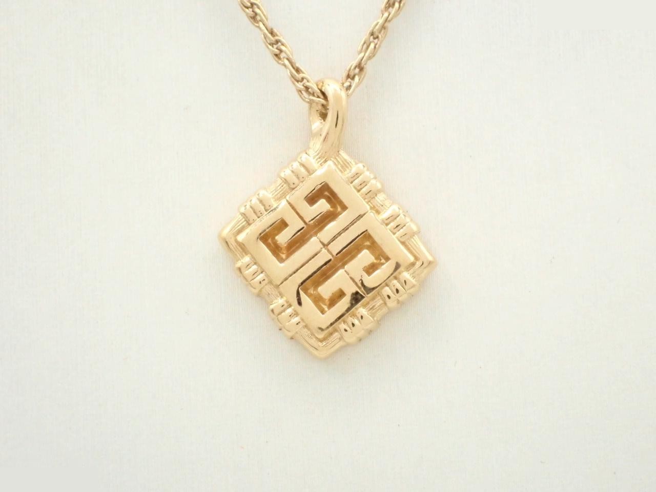 Necklace, chain approximately 40cm