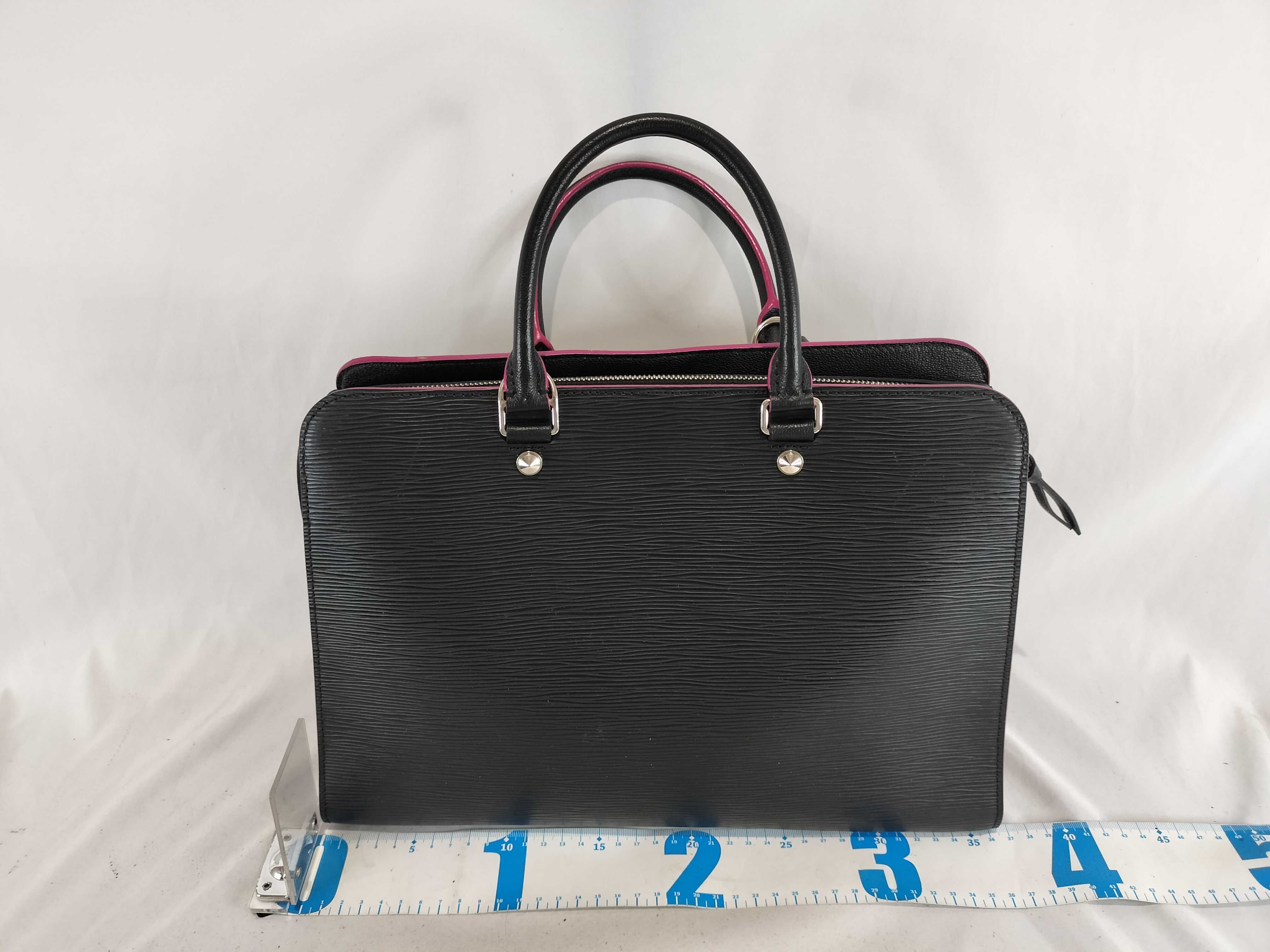 Epi M54149 Epi Black Vanneau GM Noir Handbag with Shoulder Strap — view 2