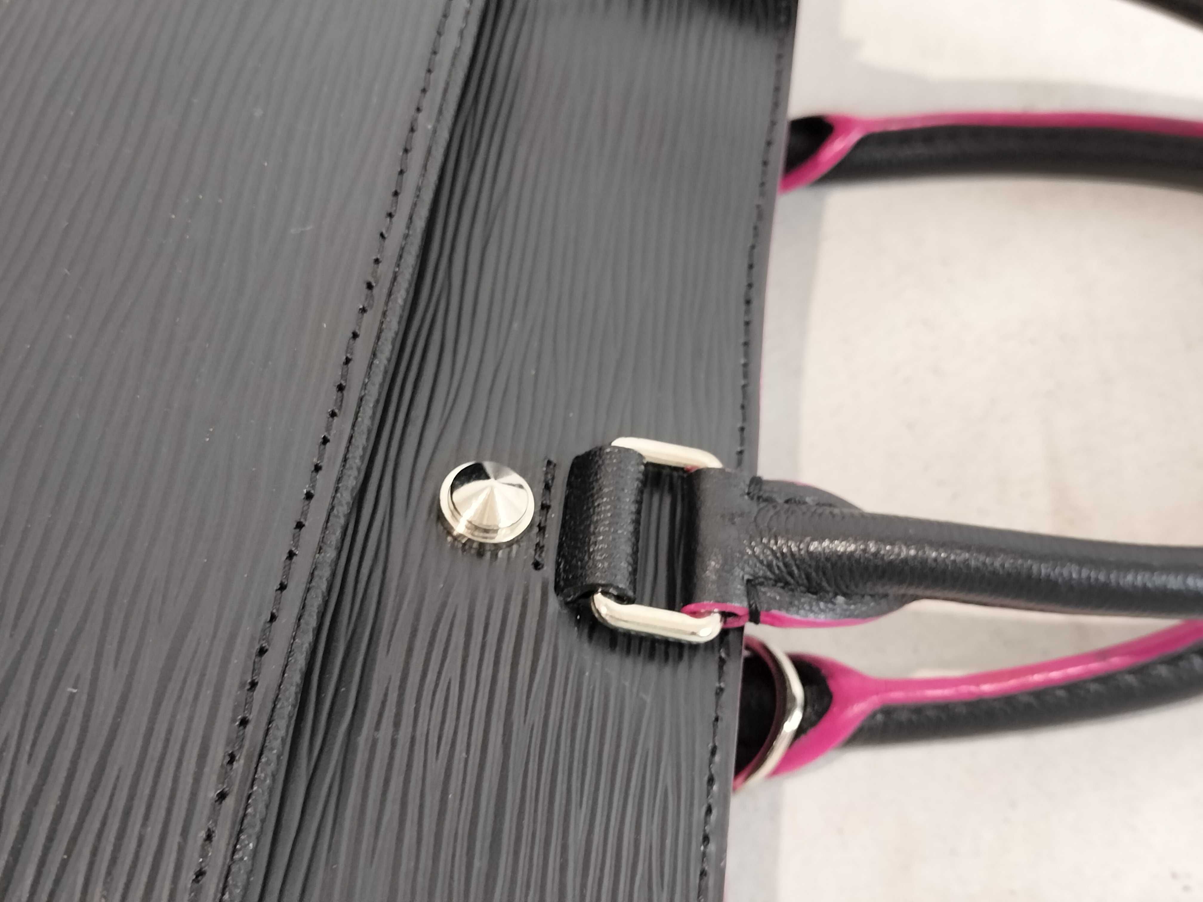 Epi M54149 Epi Black Vanneau GM Noir Handbag with Shoulder Strap — view 5