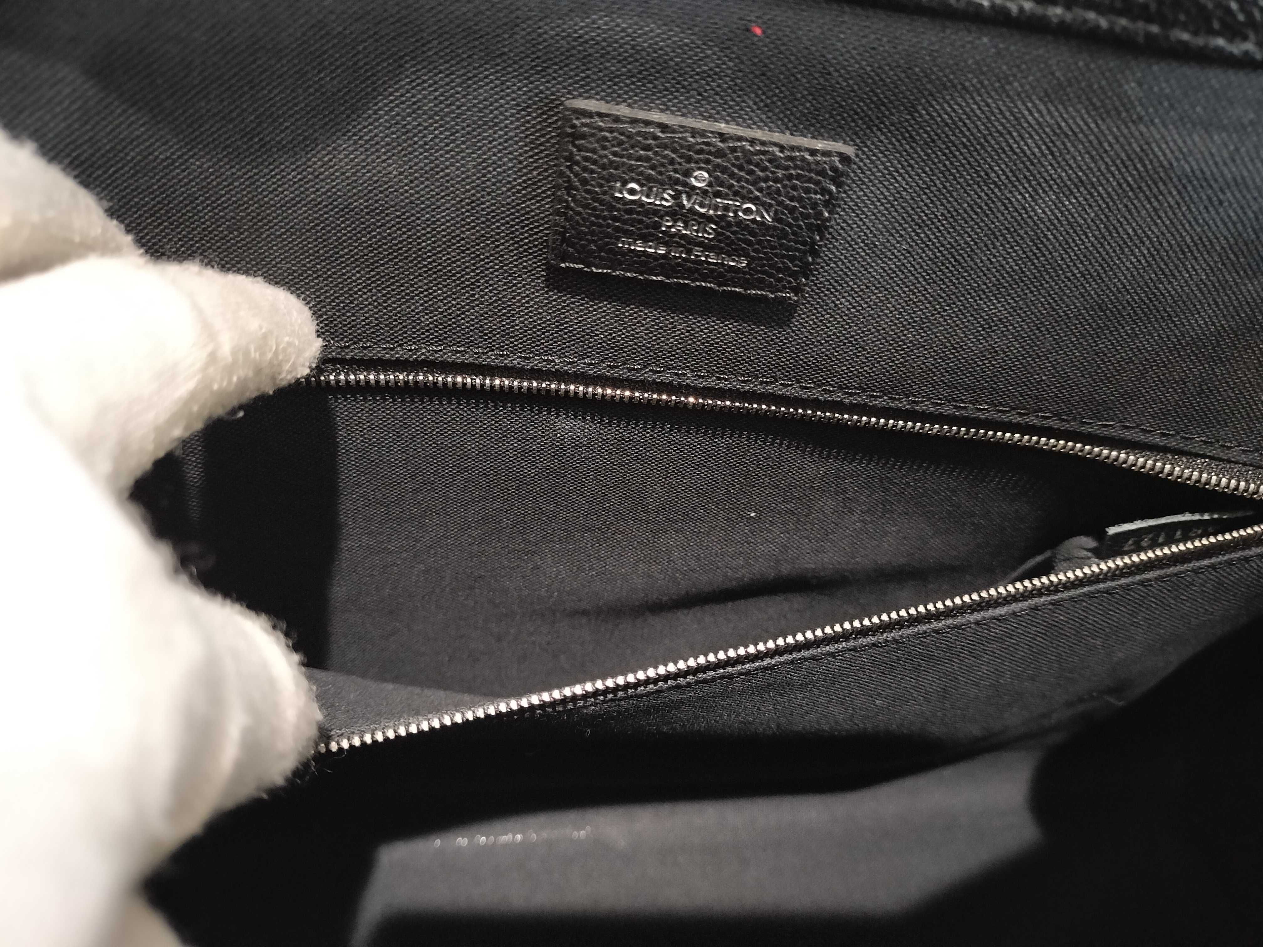 Epi M54149 Epi Black Vanneau GM Noir Handbag with Shoulder Strap — view 10