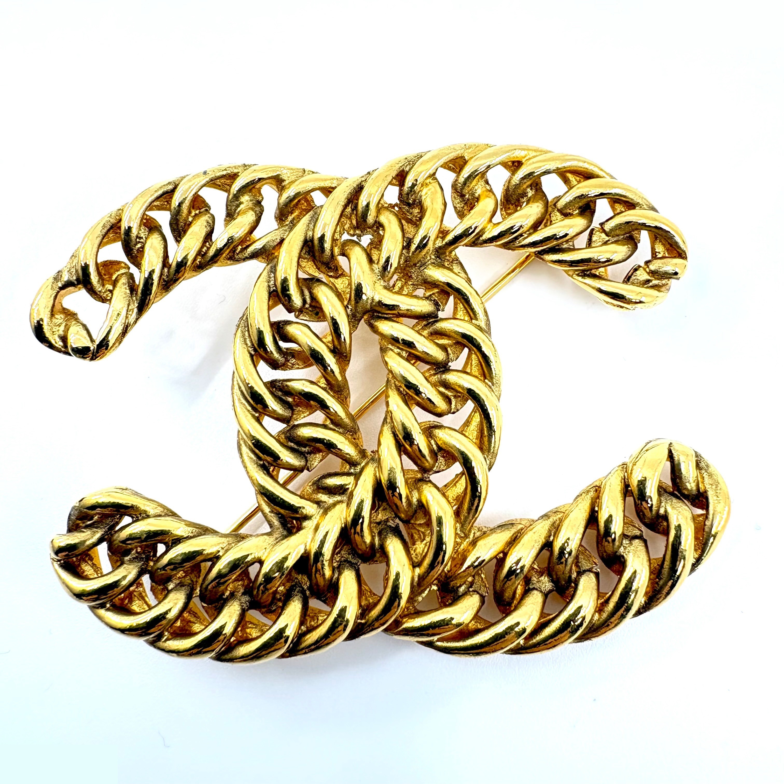 hallmark (precious metal) - brooch — view 2