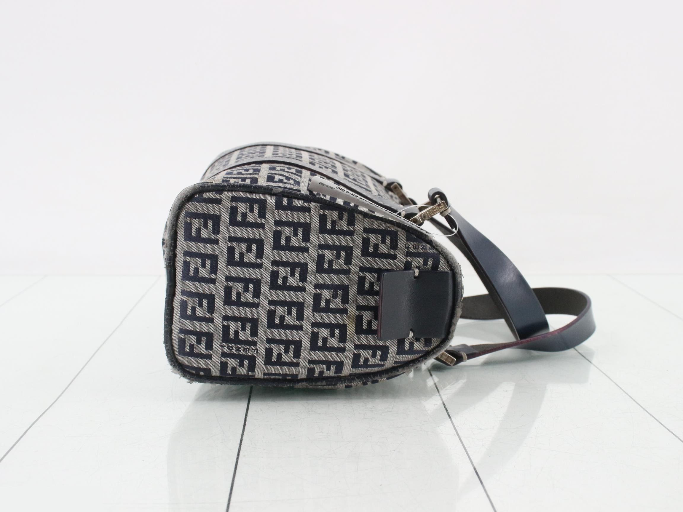handbag — view 3