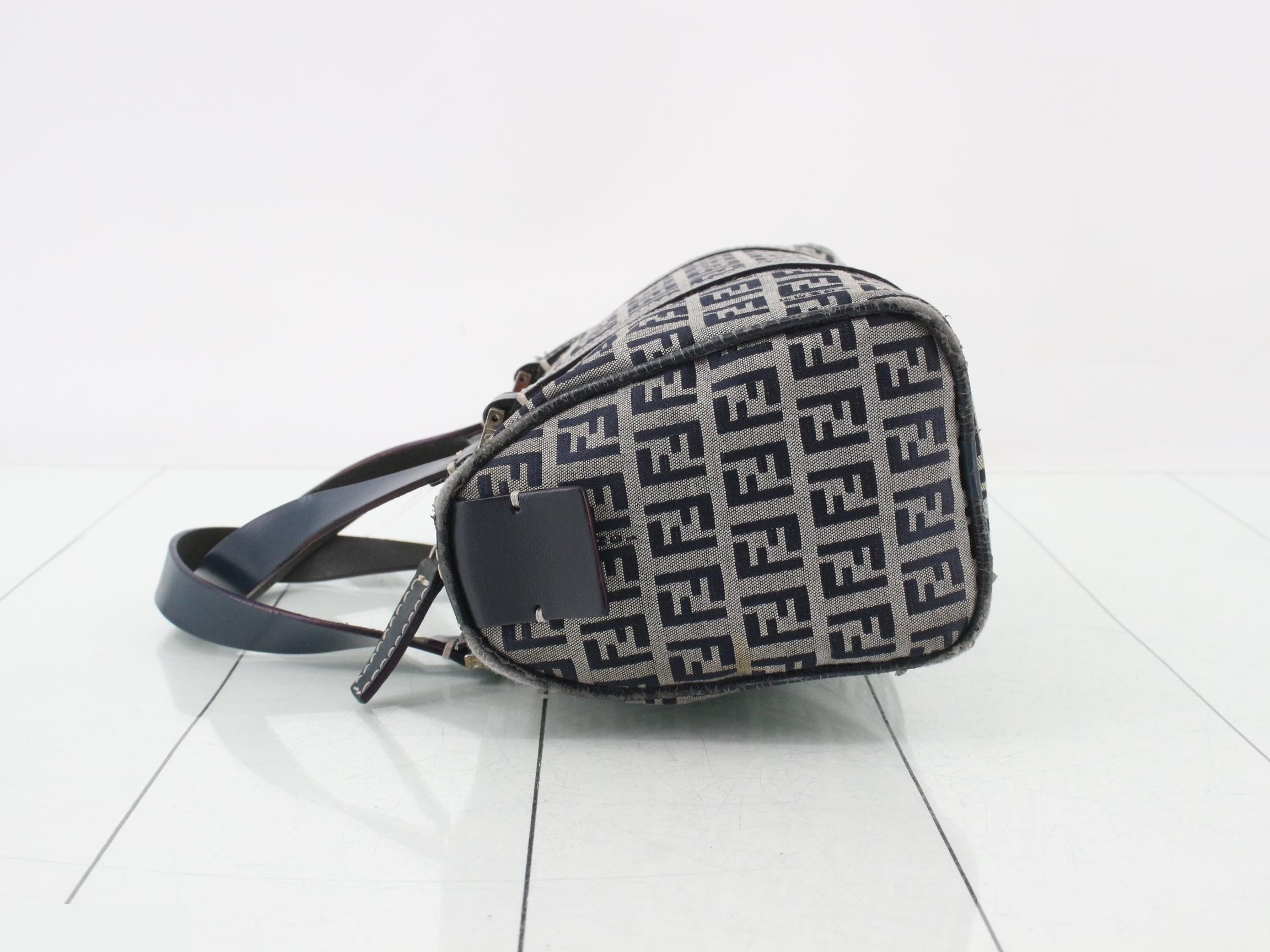 handbag — view 4