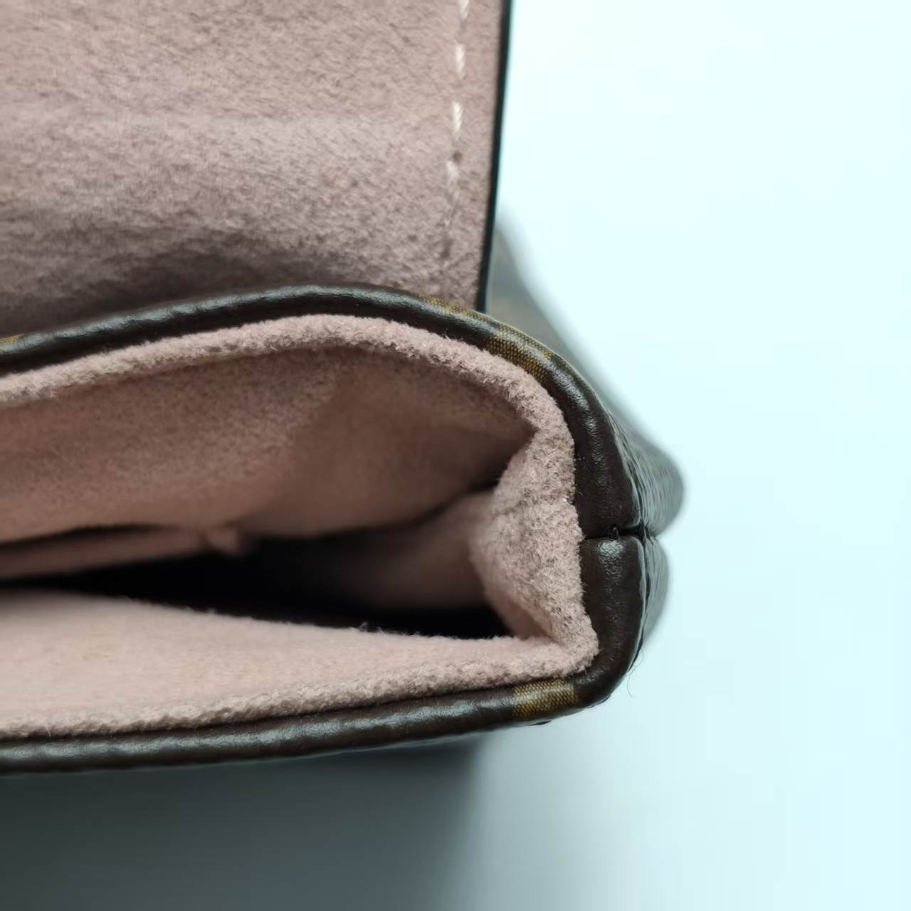 【*Shipped from: China*】LOUIS VUITTON Lock BB PU Shoulder Bag — view 11