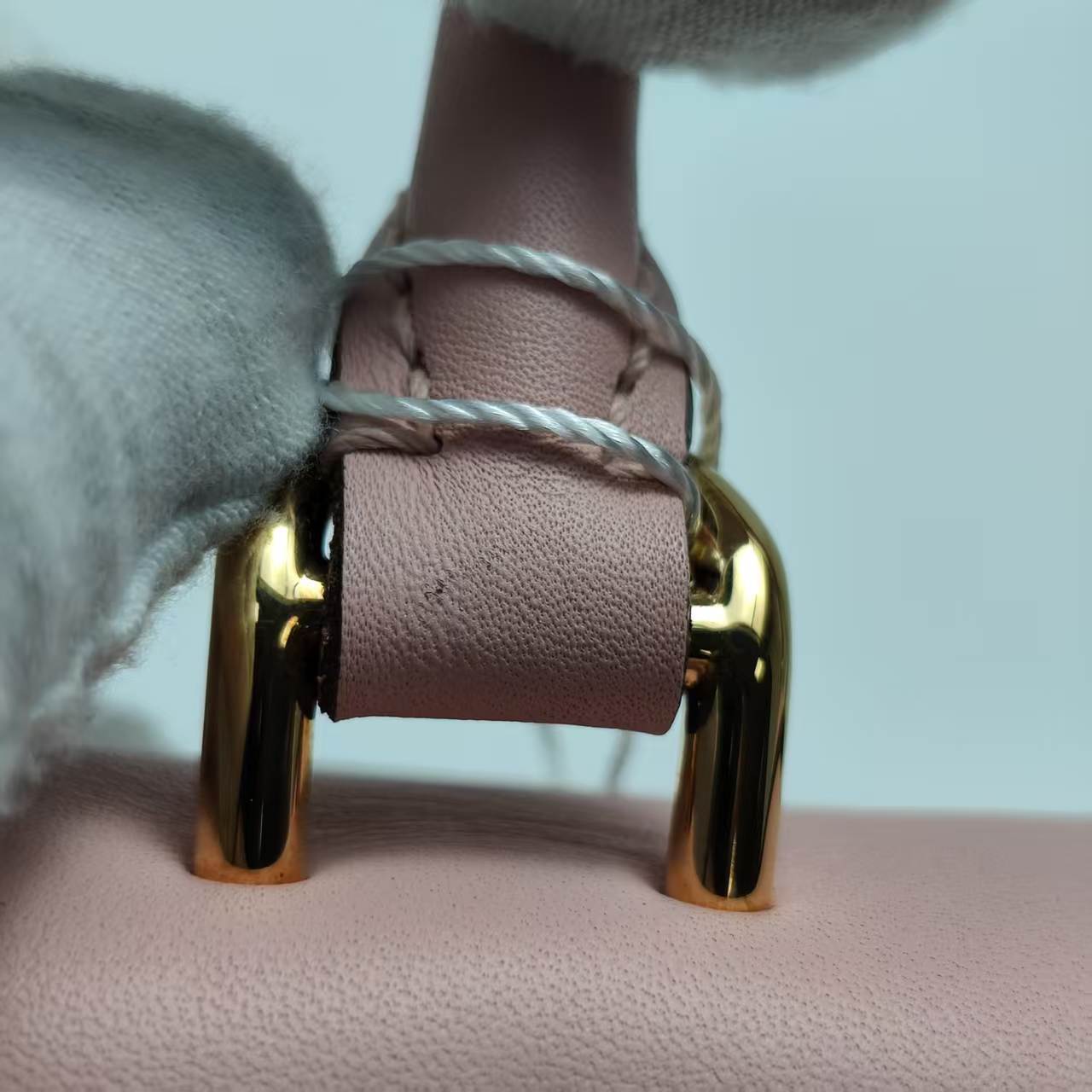 【*Shipped from: China*】LOUIS VUITTON Lock BB PU Shoulder Bag — view 14