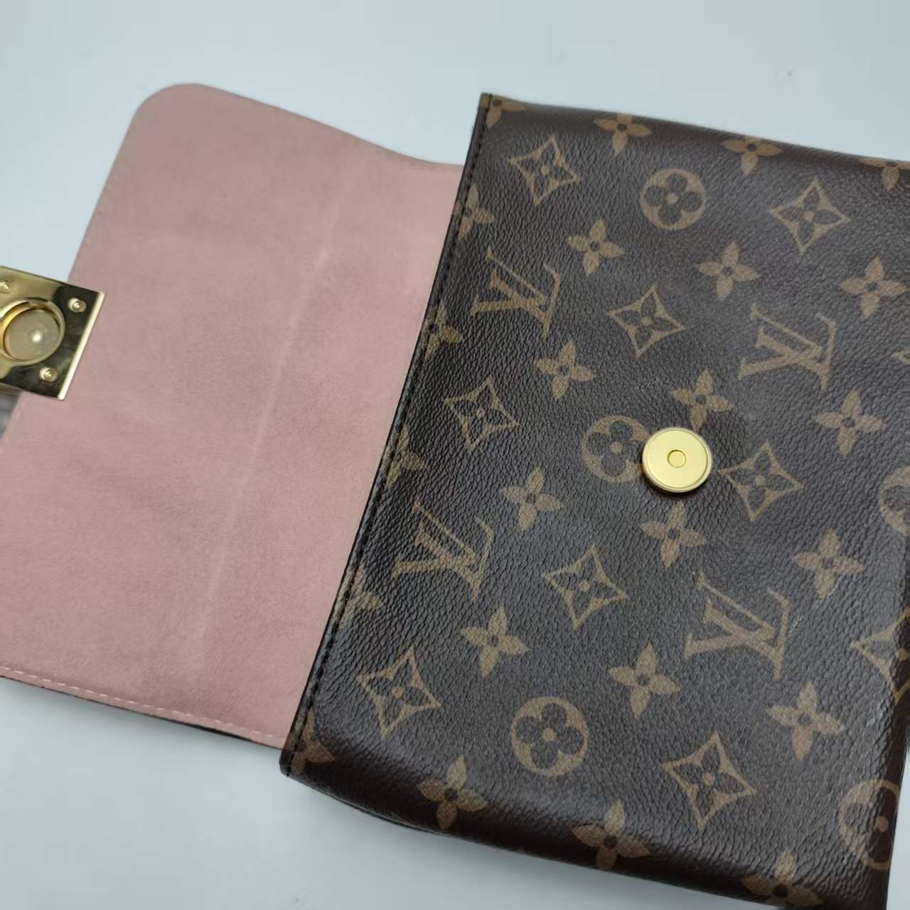 【*Shipped from: China*】LOUIS VUITTON Lock BB PU Shoulder Bag — view 9