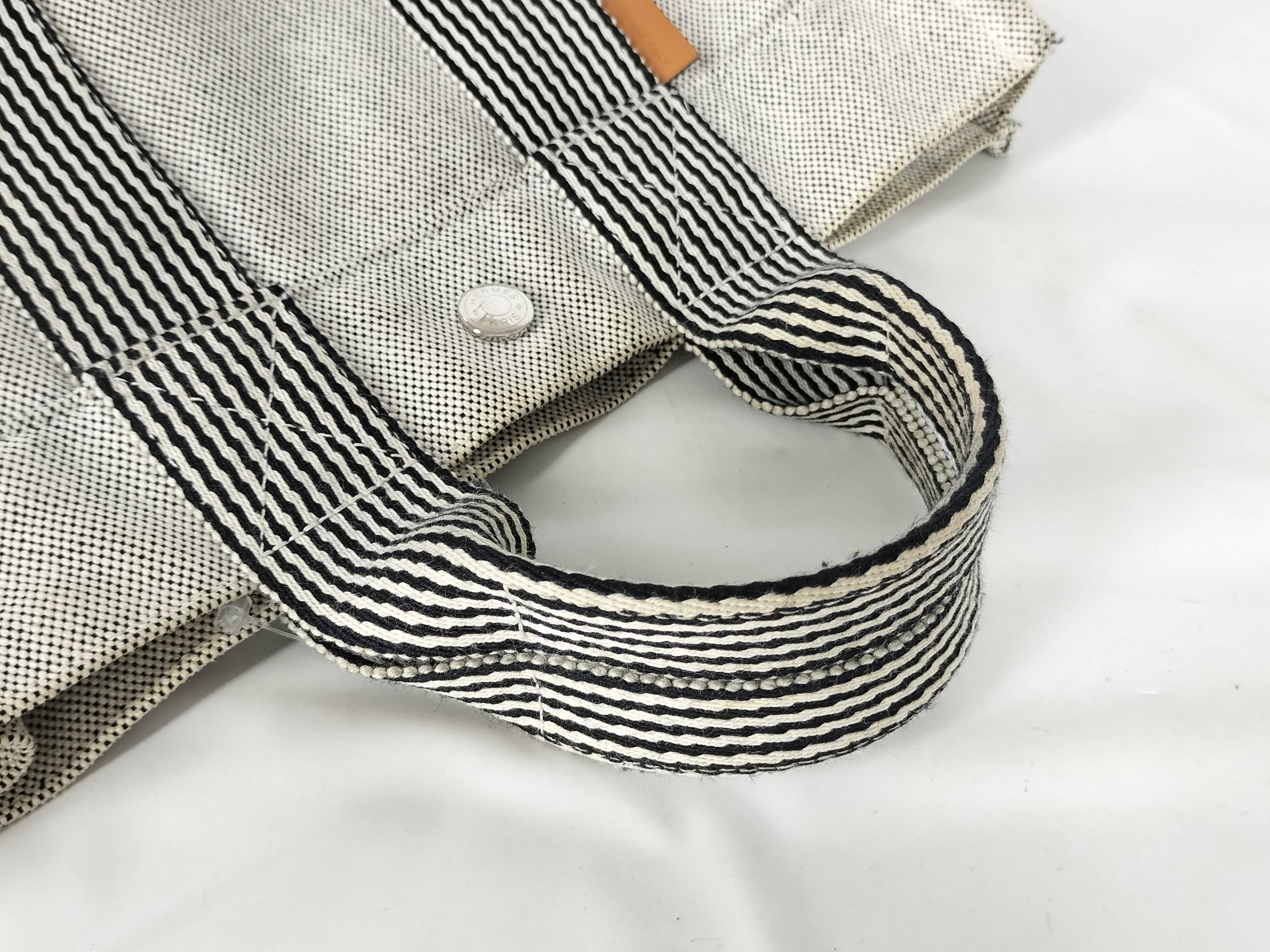Fourre-Tout New Fourre-Tout PM Handbag — view 3
