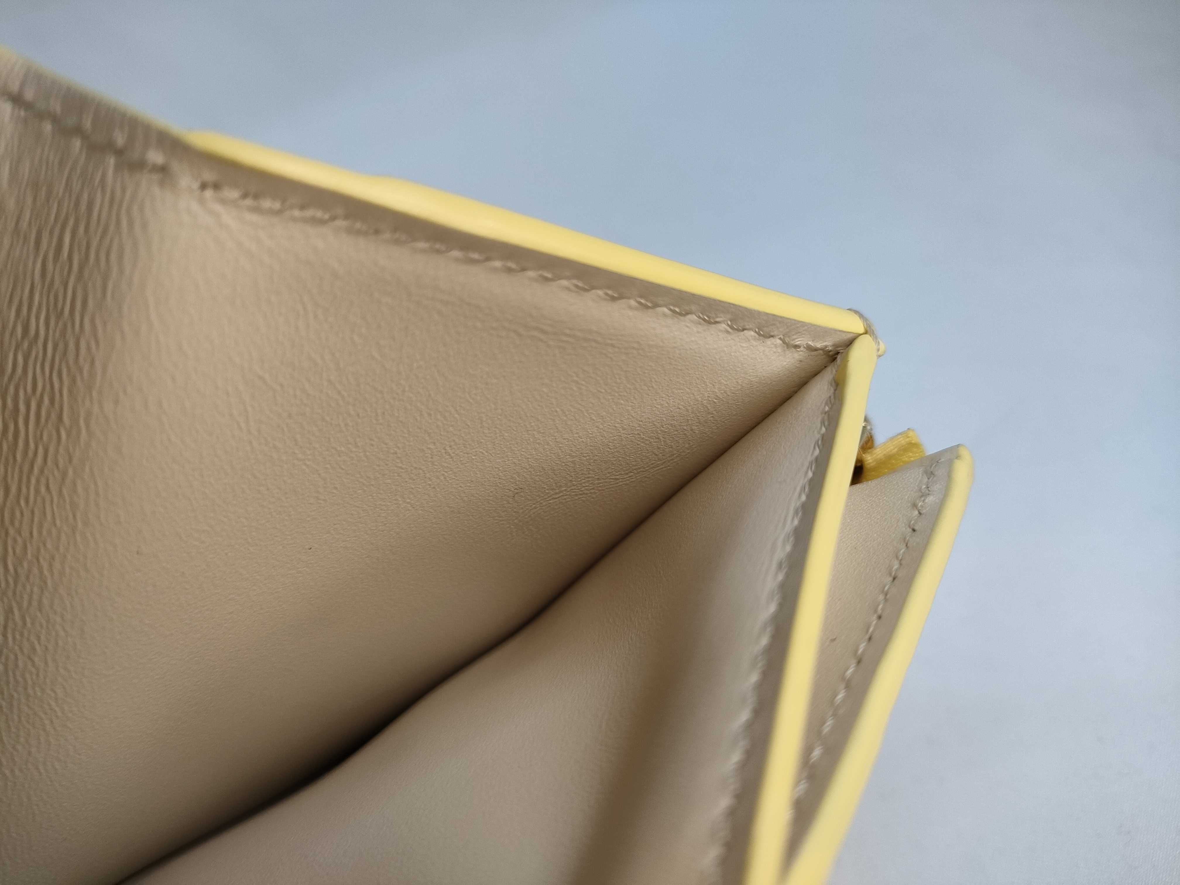 Portefeuille Capucines XS Taurillon Leather Wallet M83610 — view 9