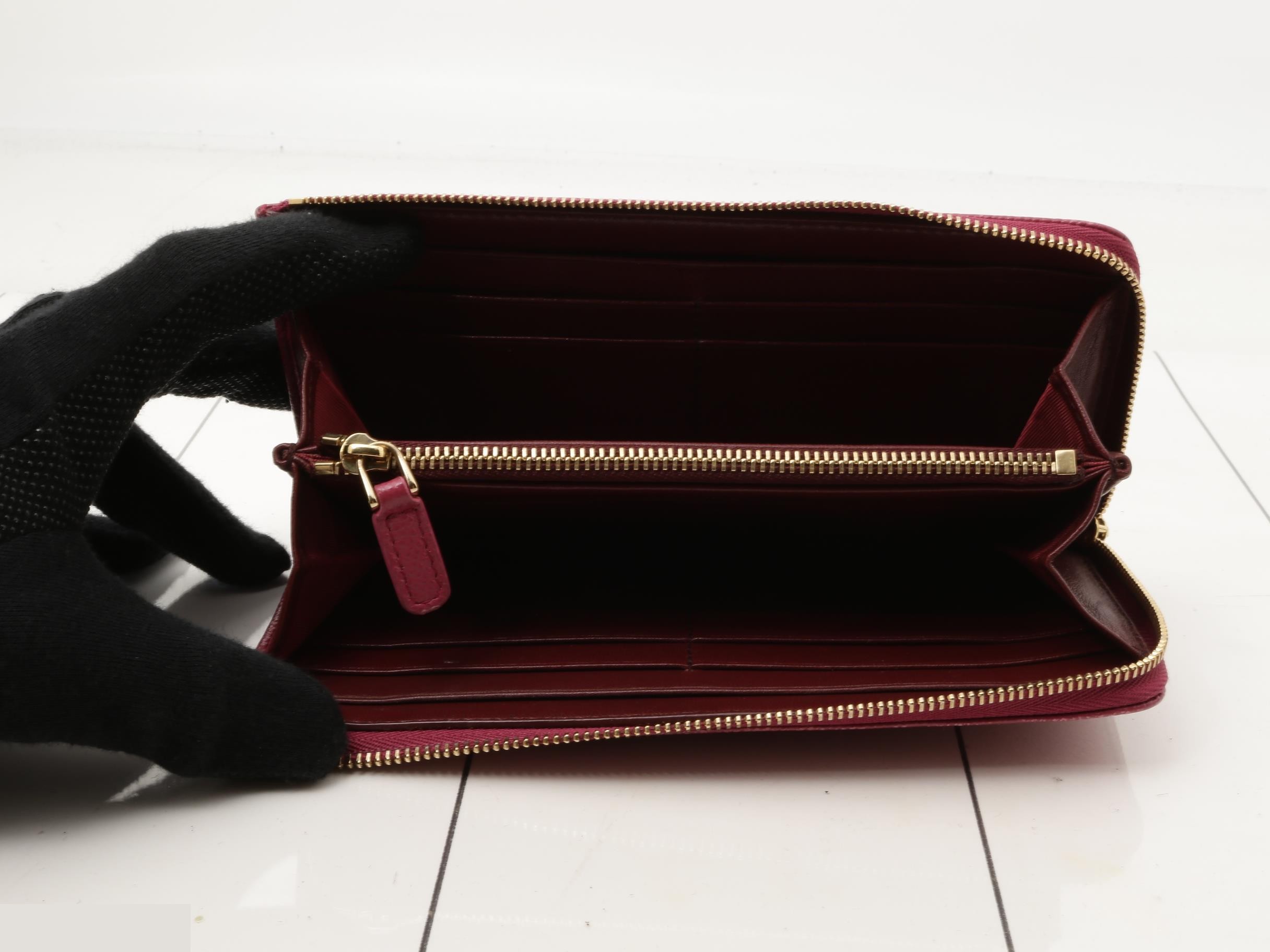 Other lines: Bags and Wallets — view 4
