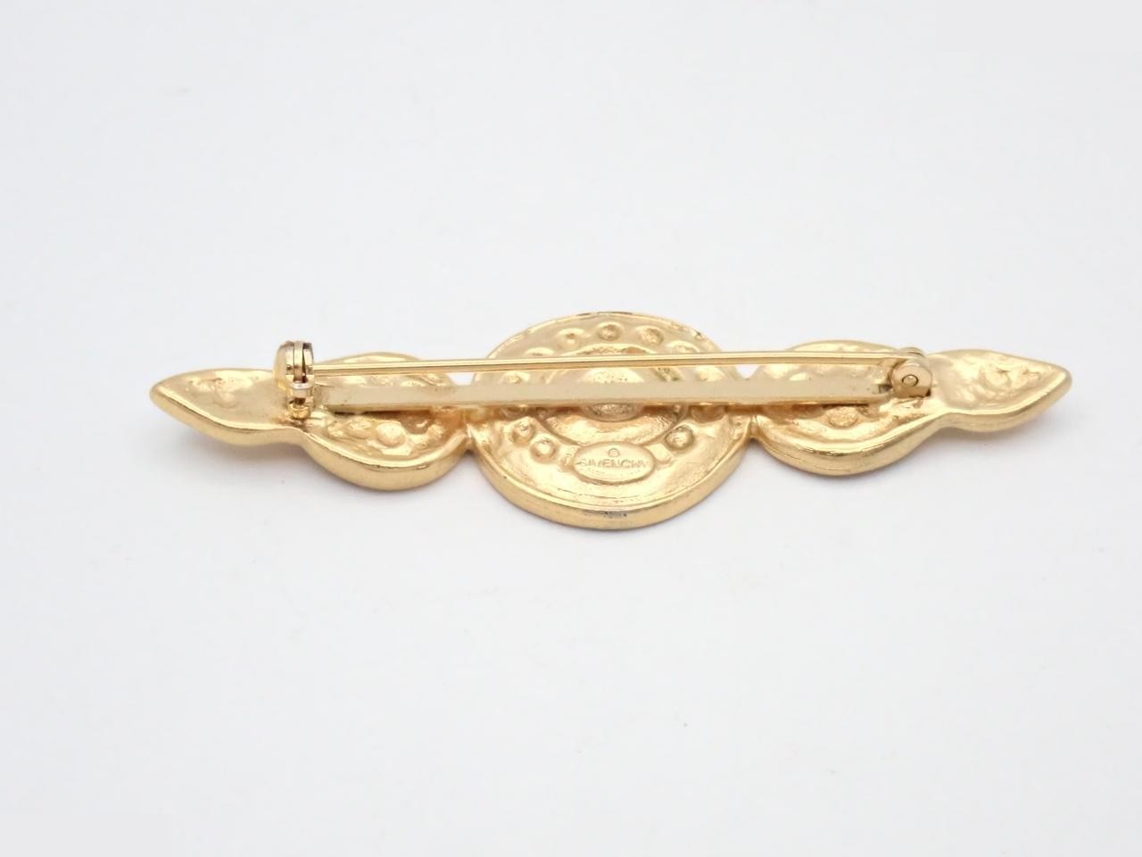 Gold brooch — view 2