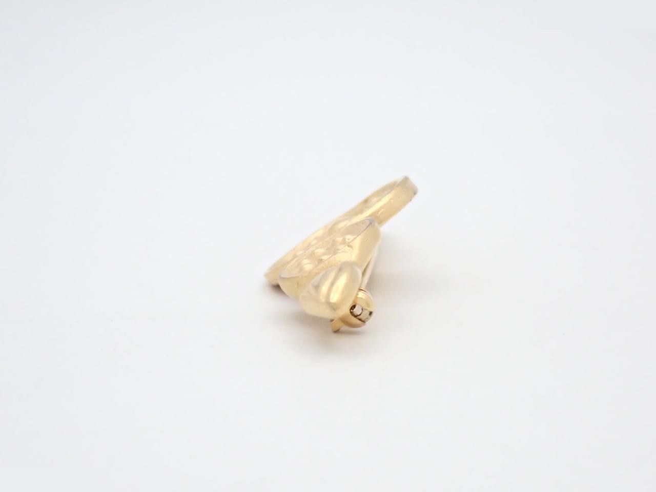 Gold brooch — view 3