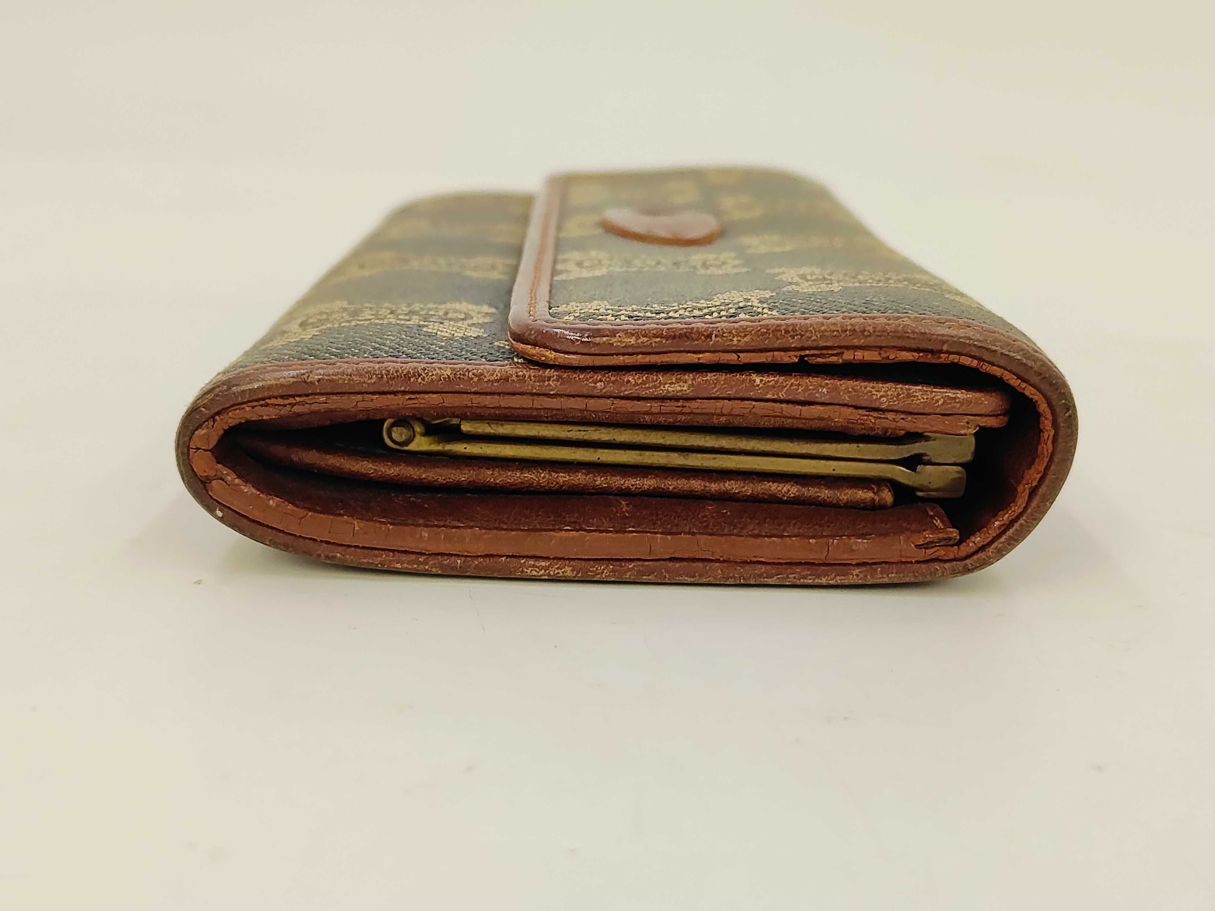 wallet — view 4