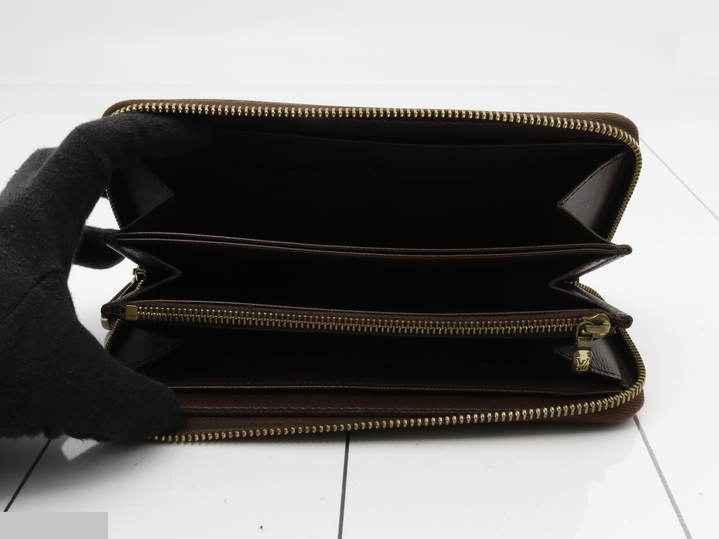 Damier Zippy Wallet — view 4