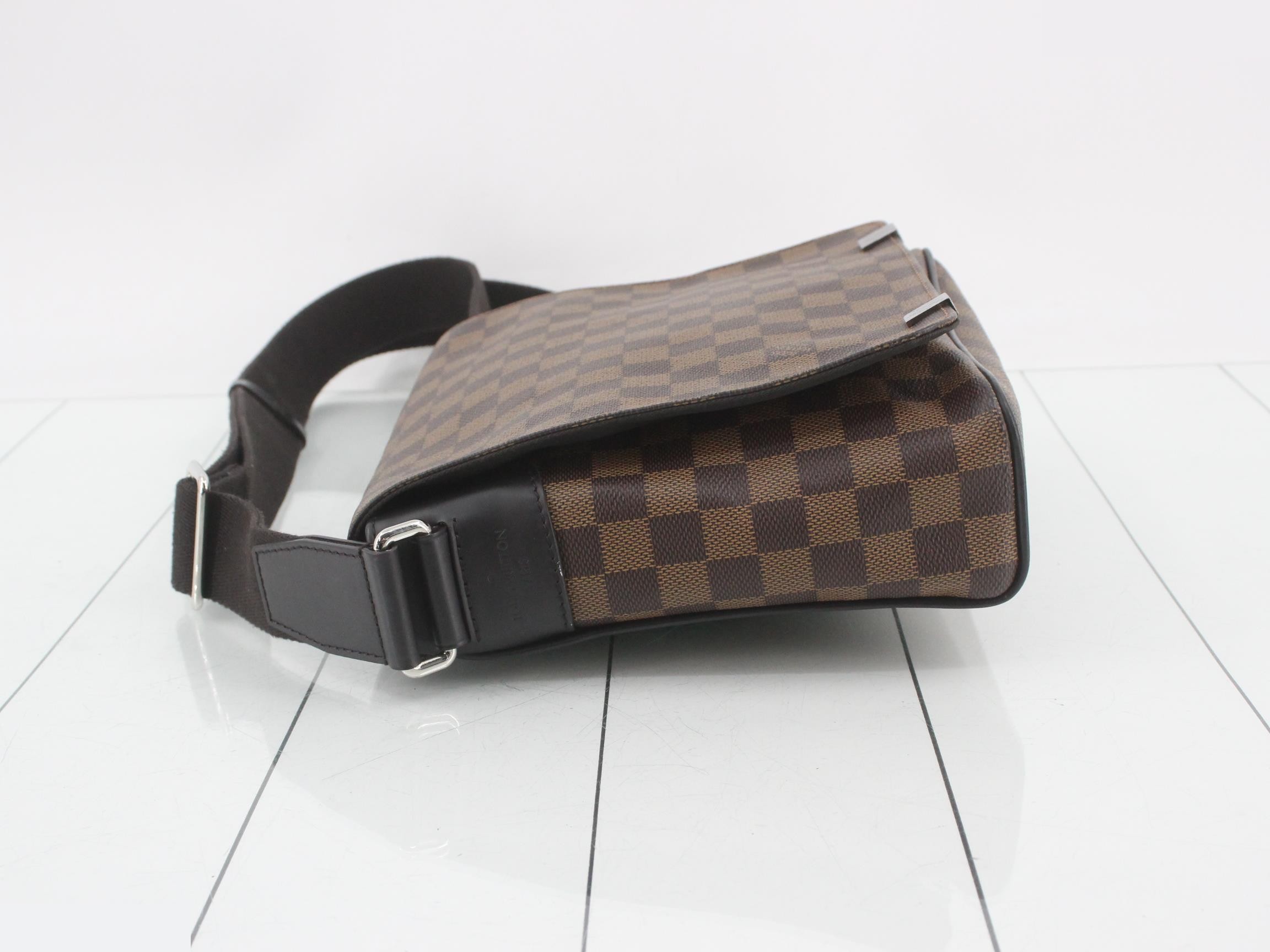 Damier District PM NM Shoulder Bag — view 4