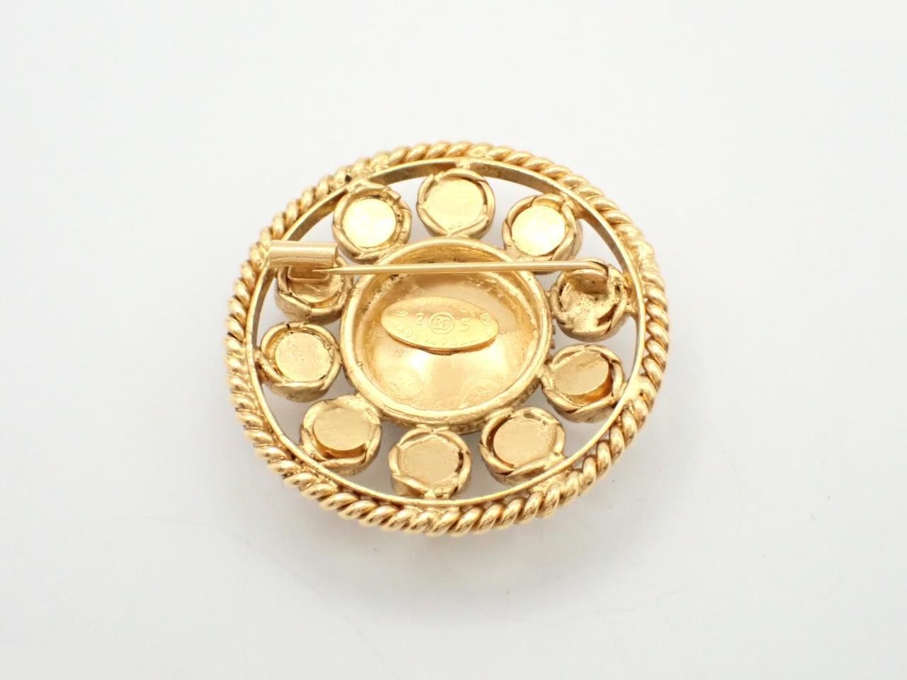 Green brooch with gold-plated stones and rhinestones. — view 2
