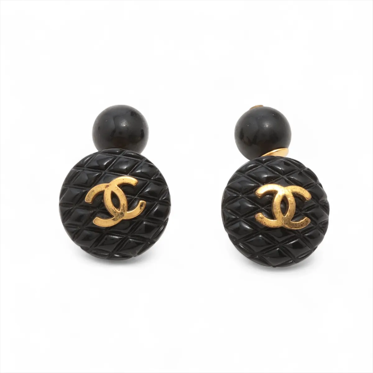 Coco Mark Matelassé 94P Cufflinks, GP x Resin, Black x Gold. Shows signs of wear,