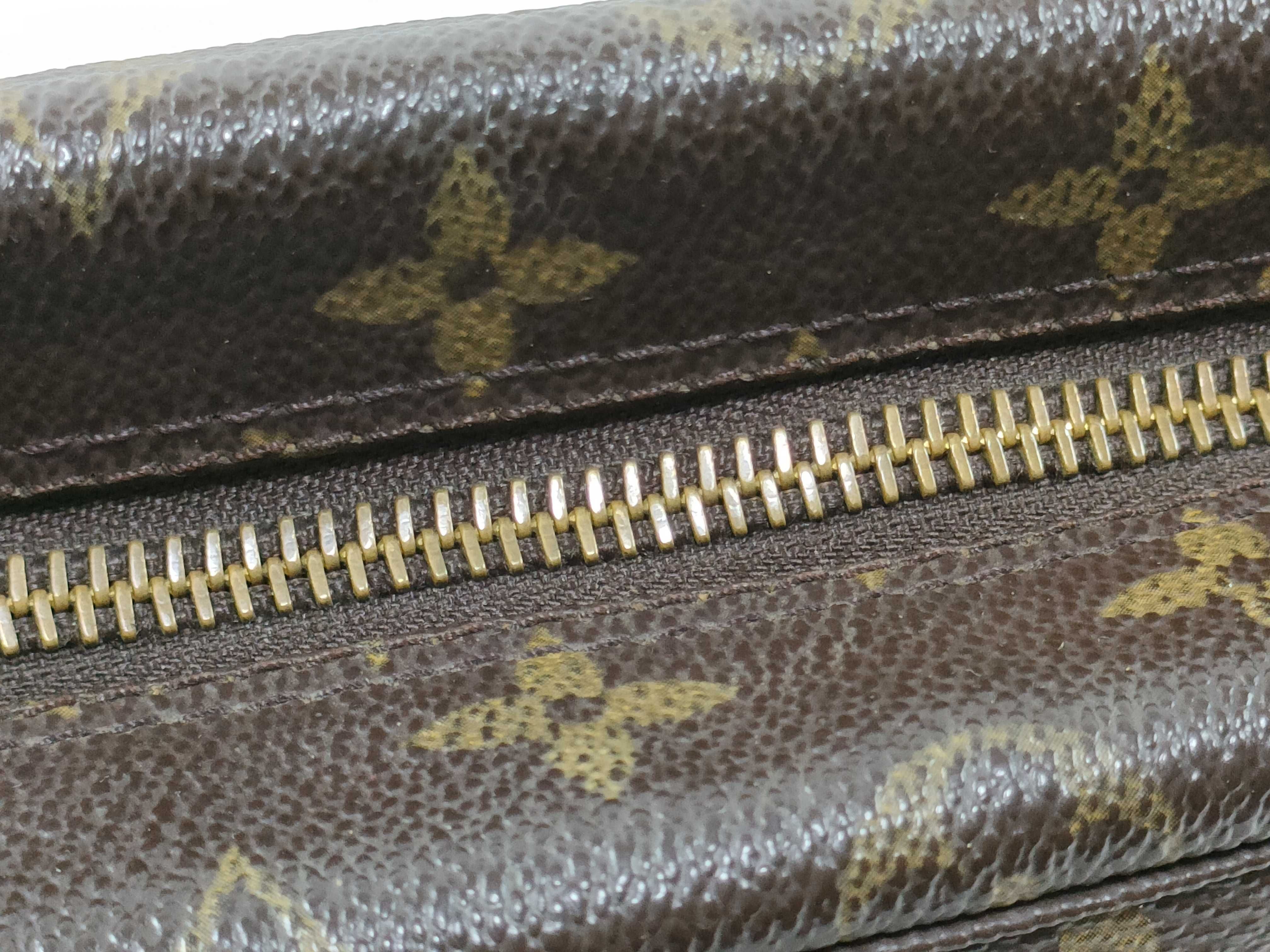 Monogram Louis Vuitton Trousses Toilette 28 Monogram M47522 884NO Pouch — view 5