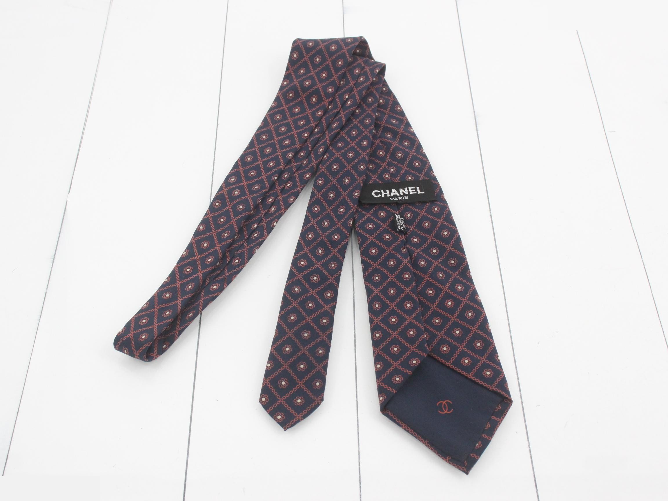 tie — view 2
