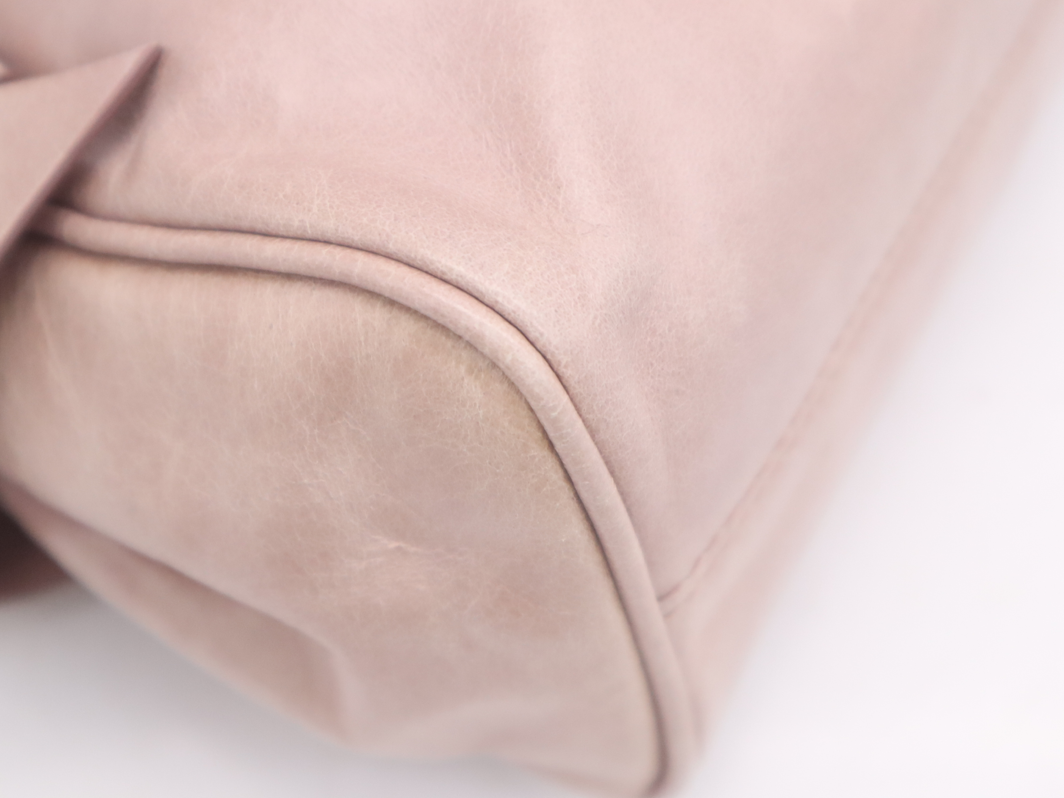 Leather One-Shoulder Bag, Pink, with Shoulder Strap, Dust Bag, and Guarantee Card. — view 9