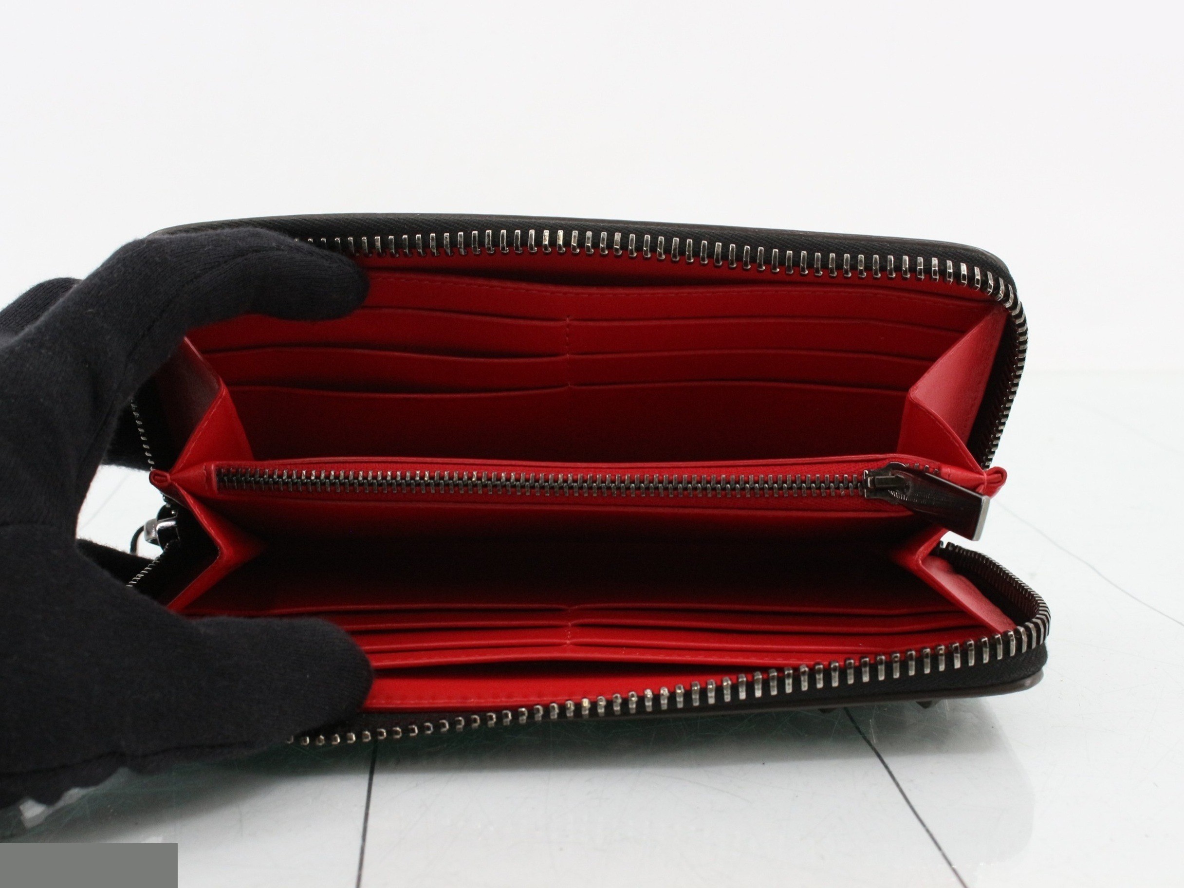 Other lines: Bags and Wallets — view 4