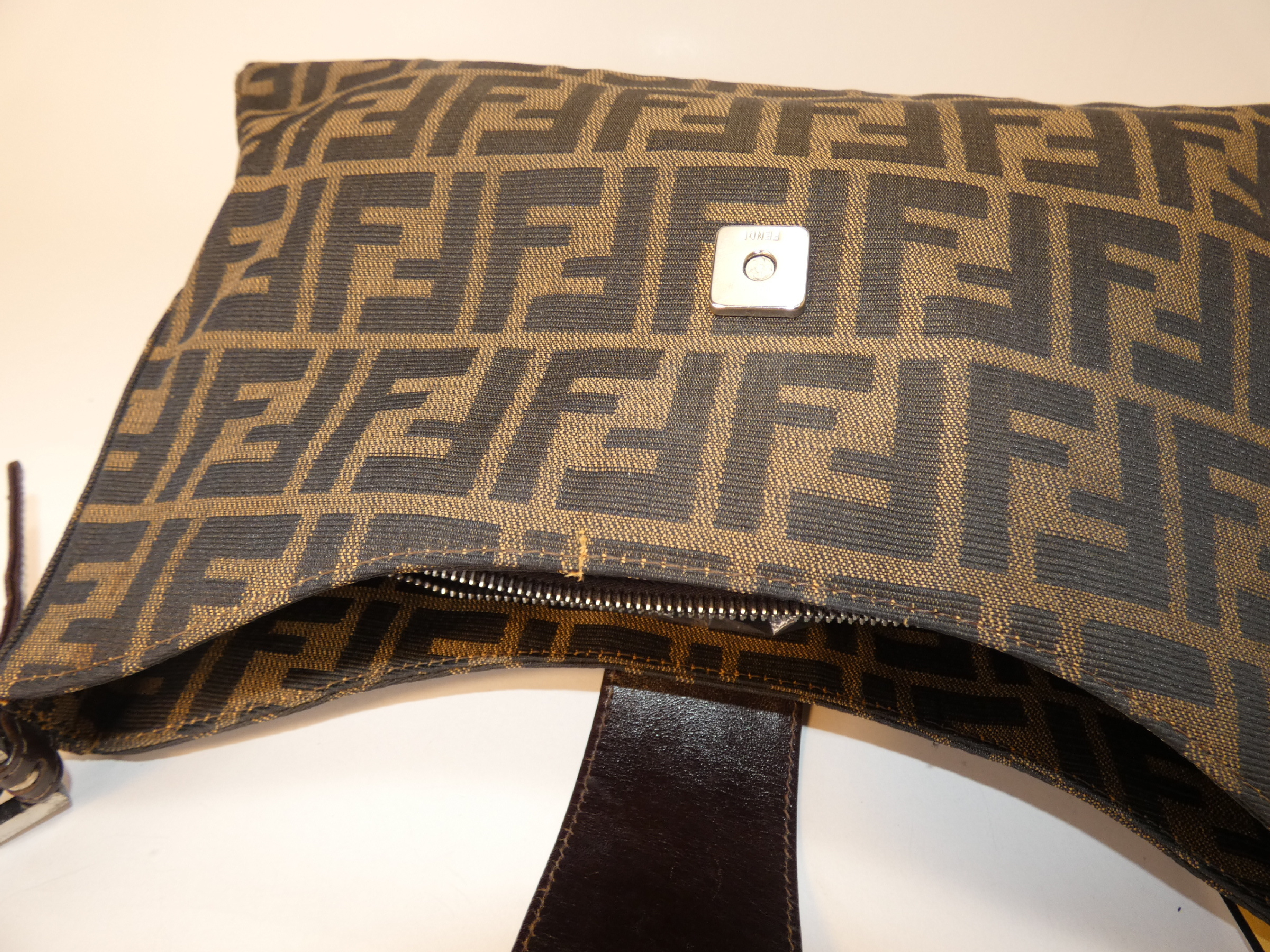 Zucca Mamma One-Shoulder Handbag — view 10