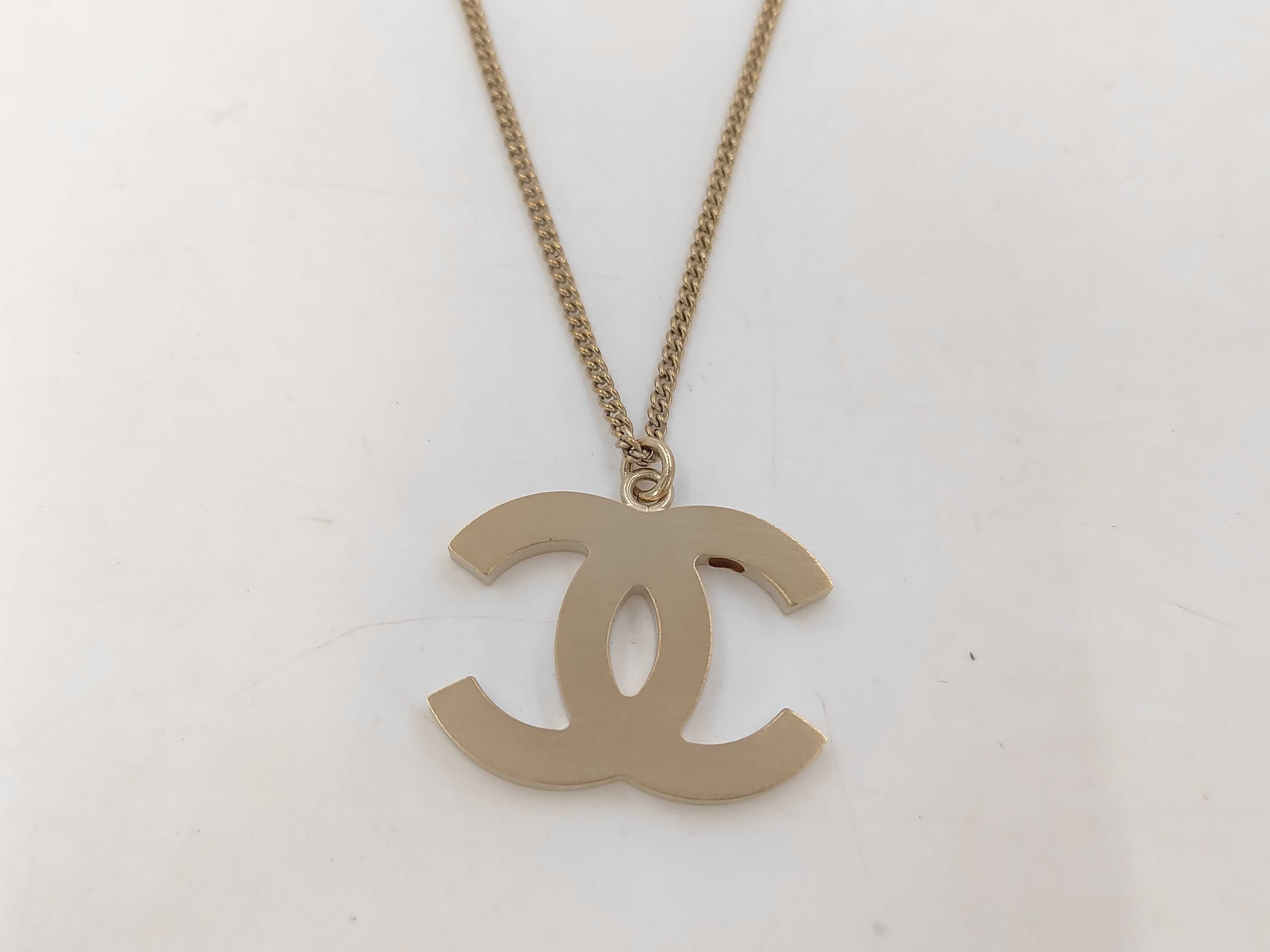 necklace — view 3