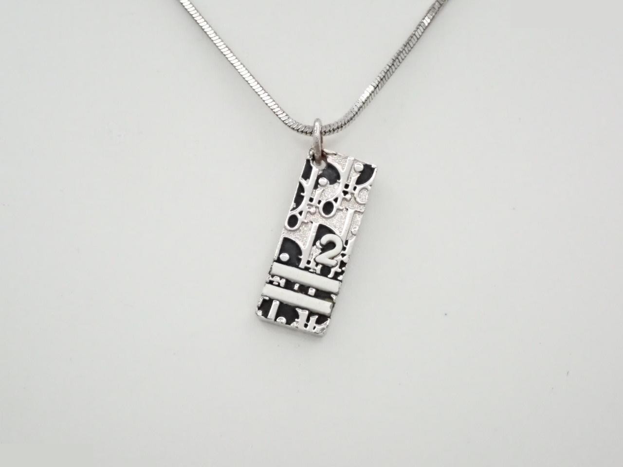 Trotter (precious metal) necklace pendant, chain approximately 44cm
