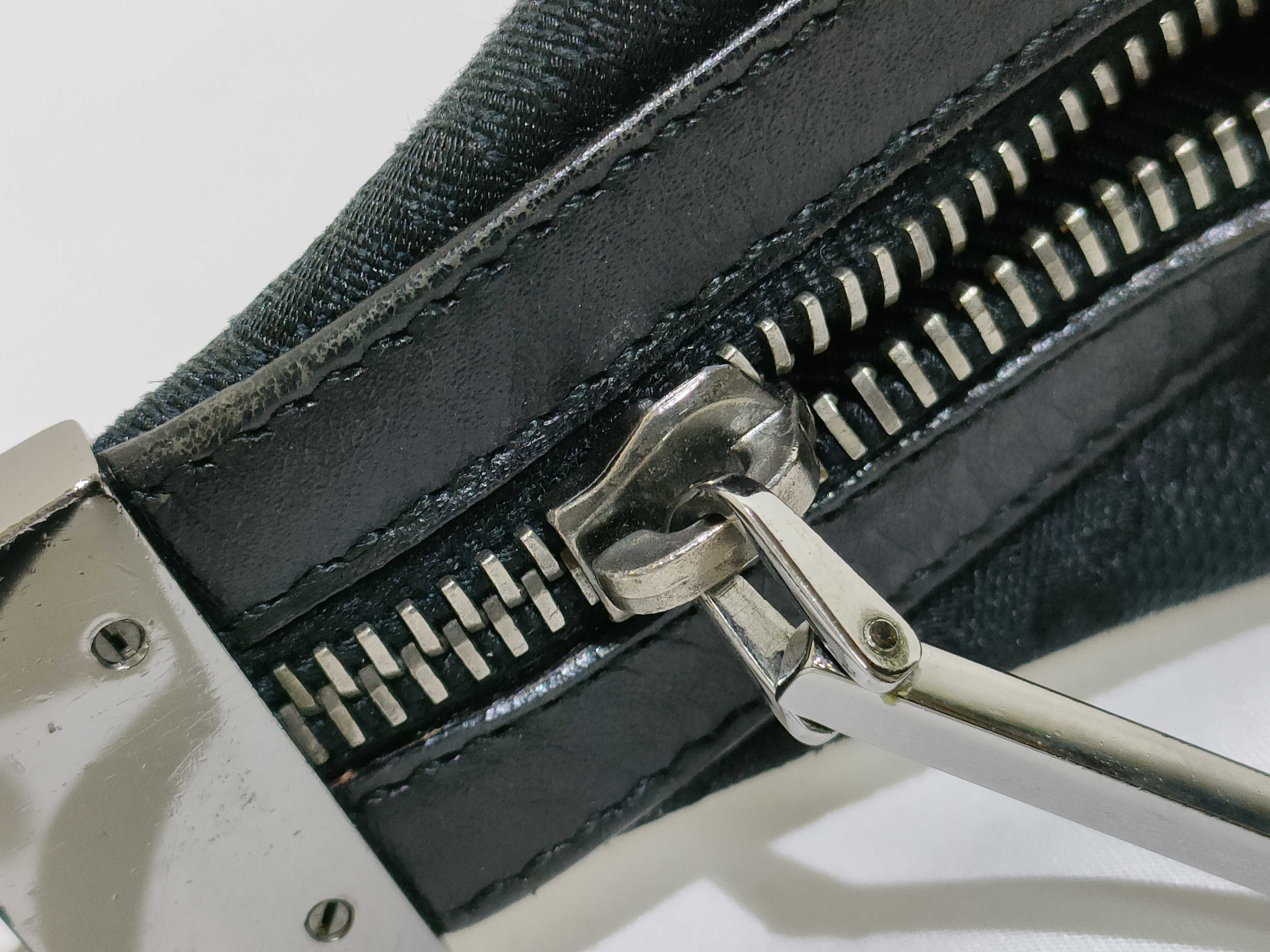 GG Canvas Shoulder Bag — view 13