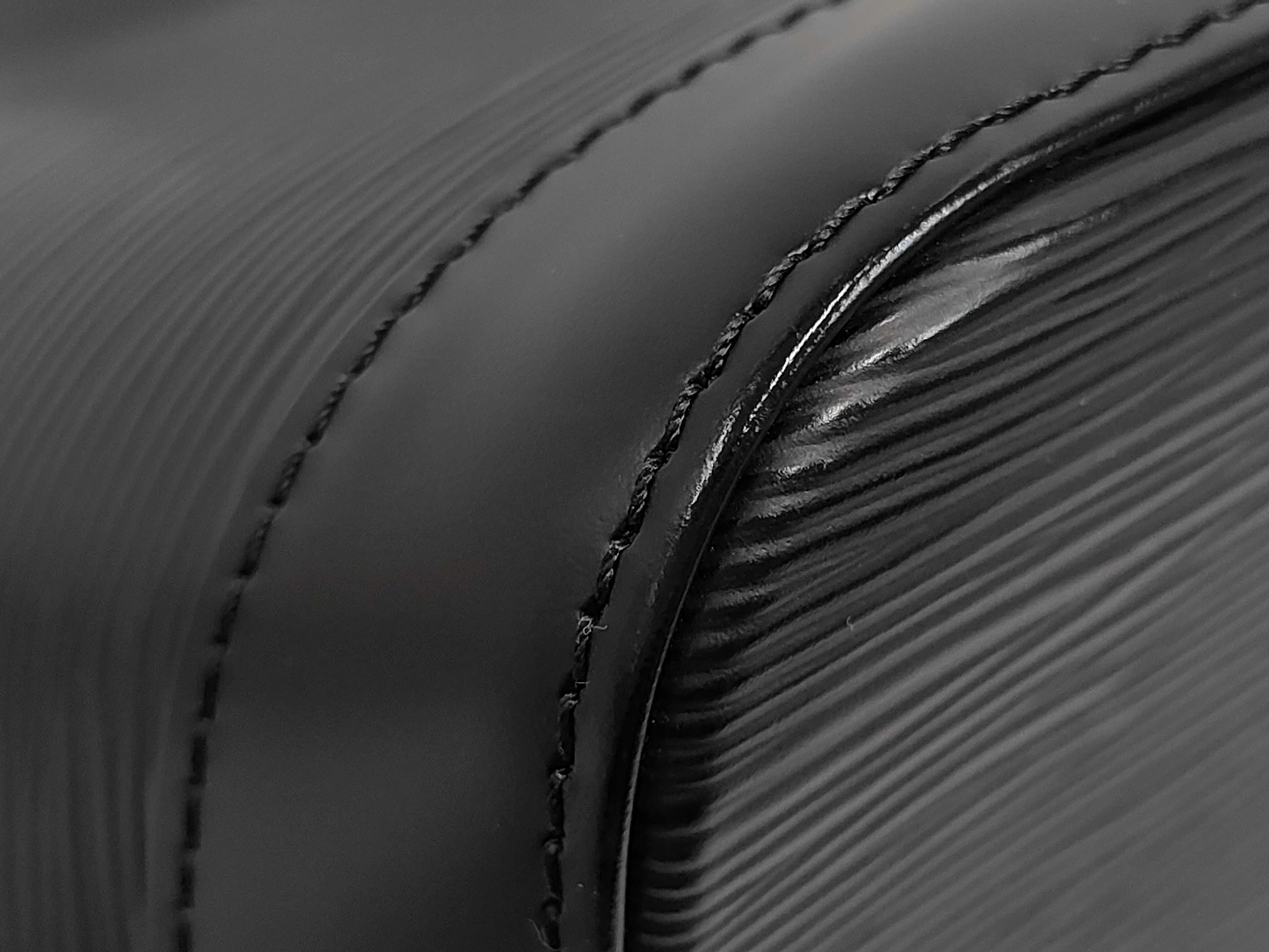Alma Noir Epi M52142 Handbag — view 3