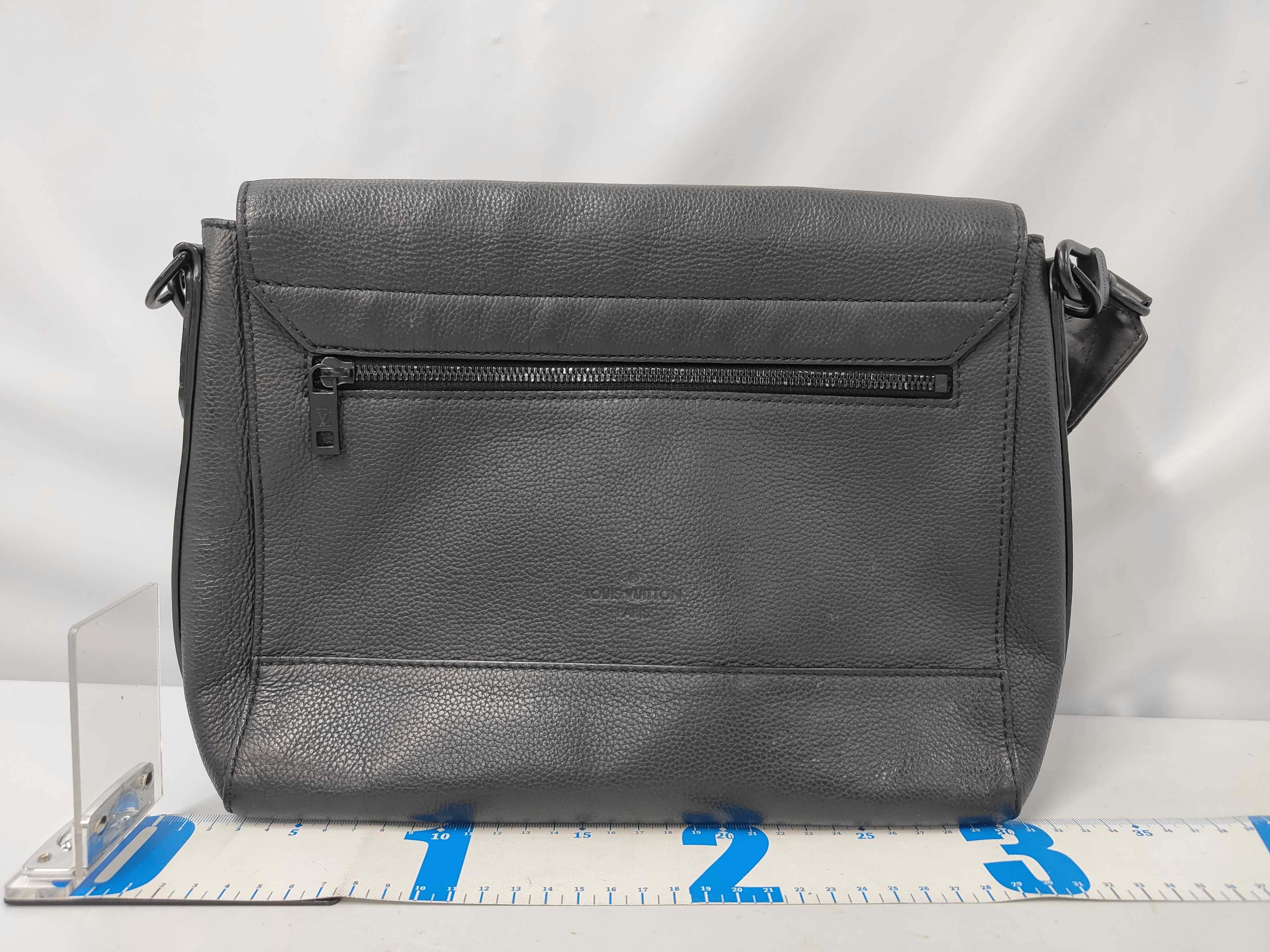 M57080 Takeoff Messenger Shoulder Bag — view 2