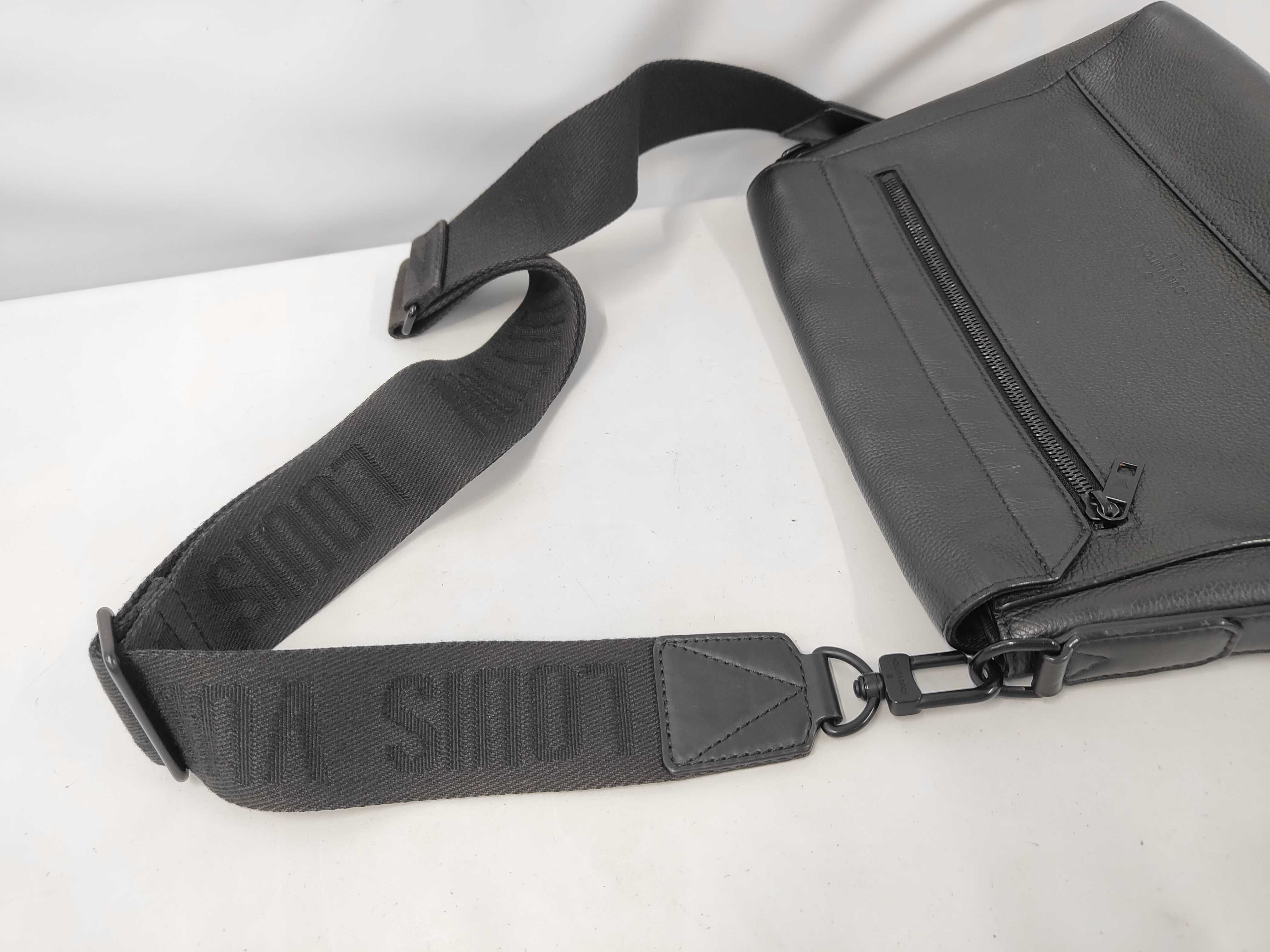 M57080 Takeoff Messenger Shoulder Bag — view 5