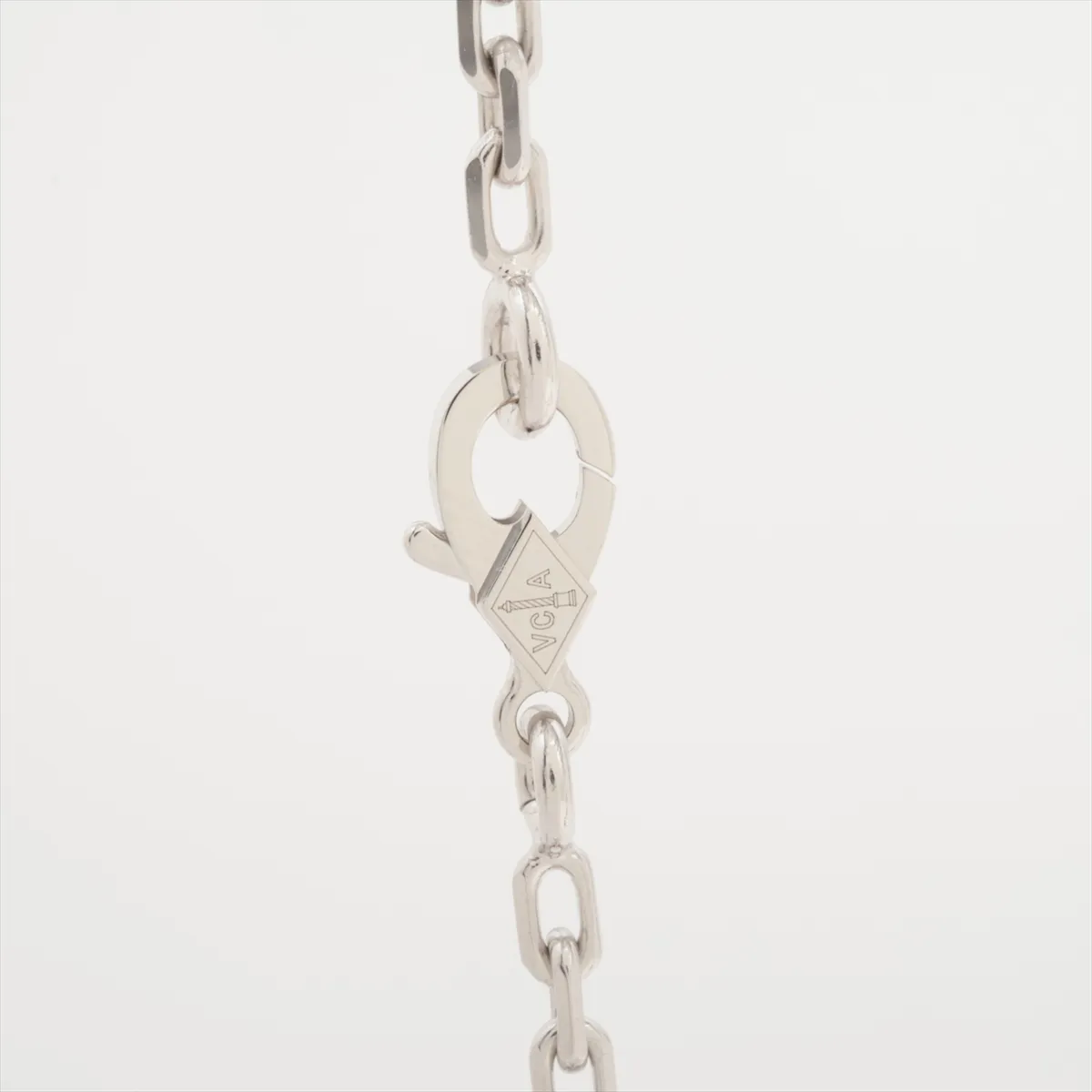 Magic Alhambra 6P Shell Chalcedony Necklace 750(WG) 28.4g JB951395 VCARN18900 — view 4