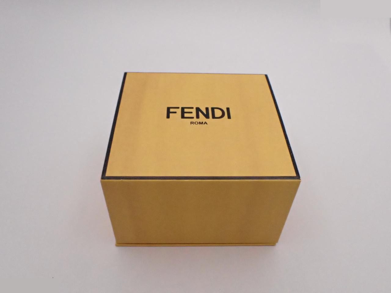 Other items in the line: Precious metal bracelets and bangles (metal), wrist circumference approximately 19.5 cm. — view 4