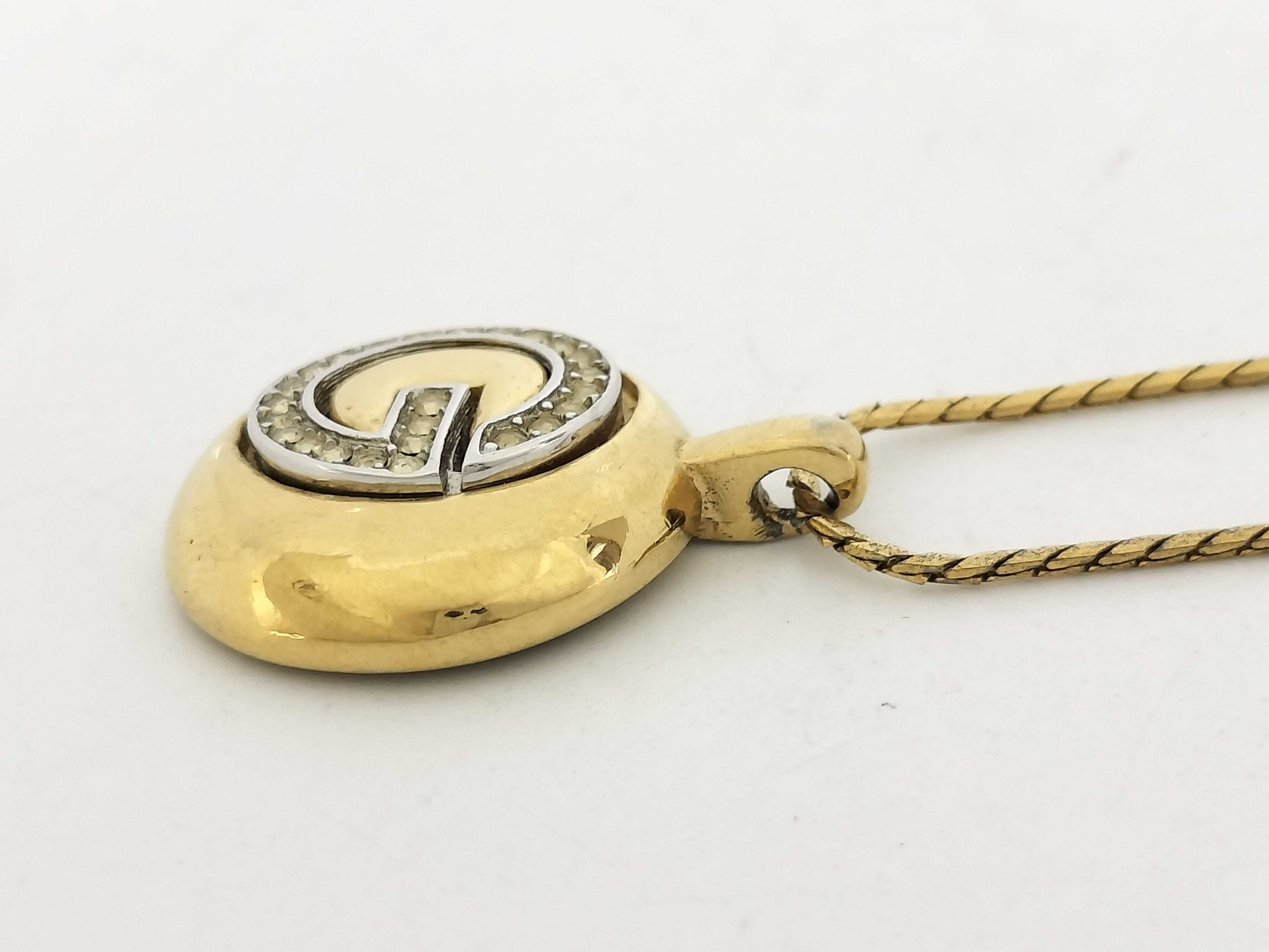 necklace, gold, G logo, rhinestone necklace — view 3
