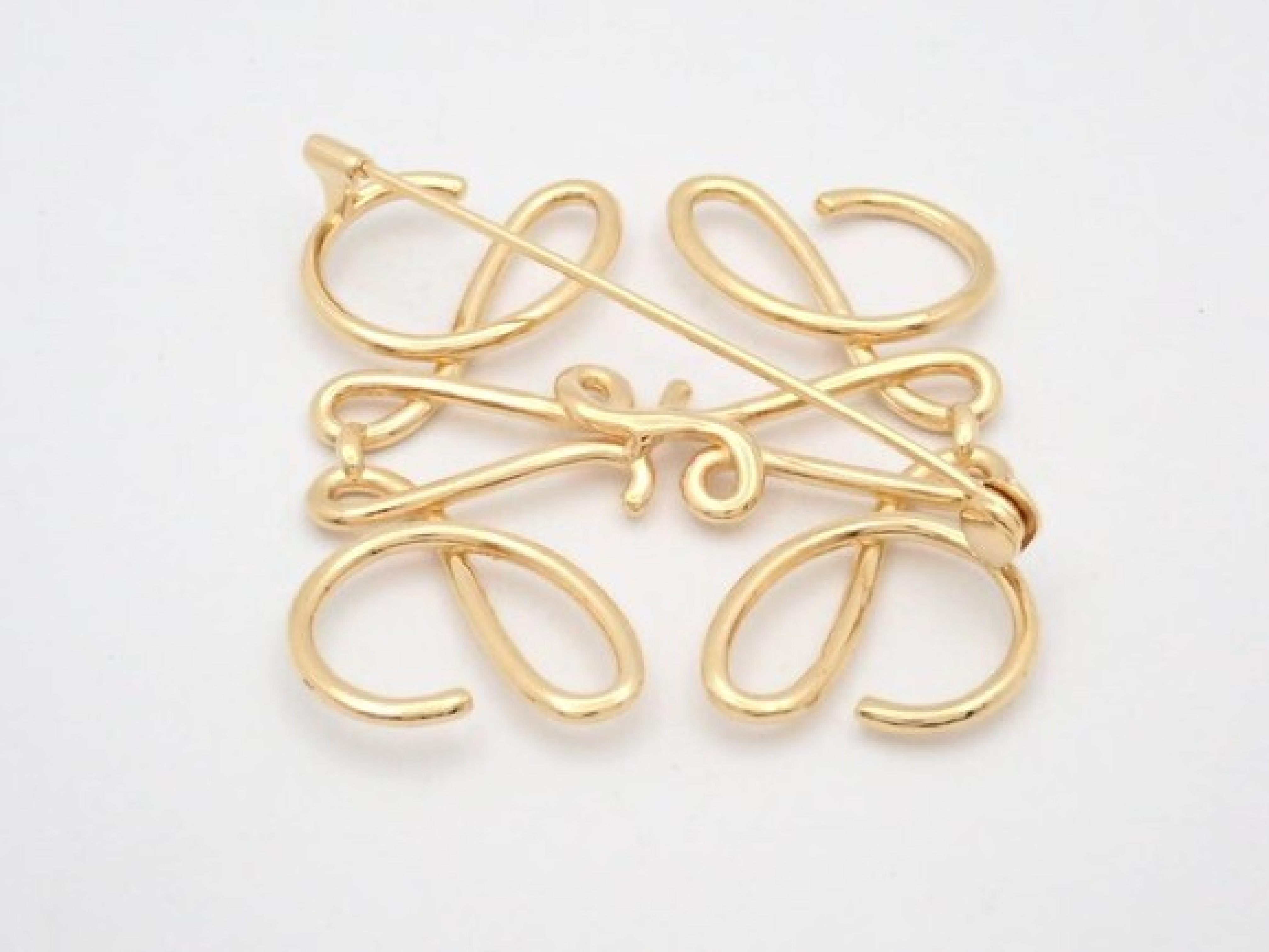Anagram Gold Brooch (with box) — view 2