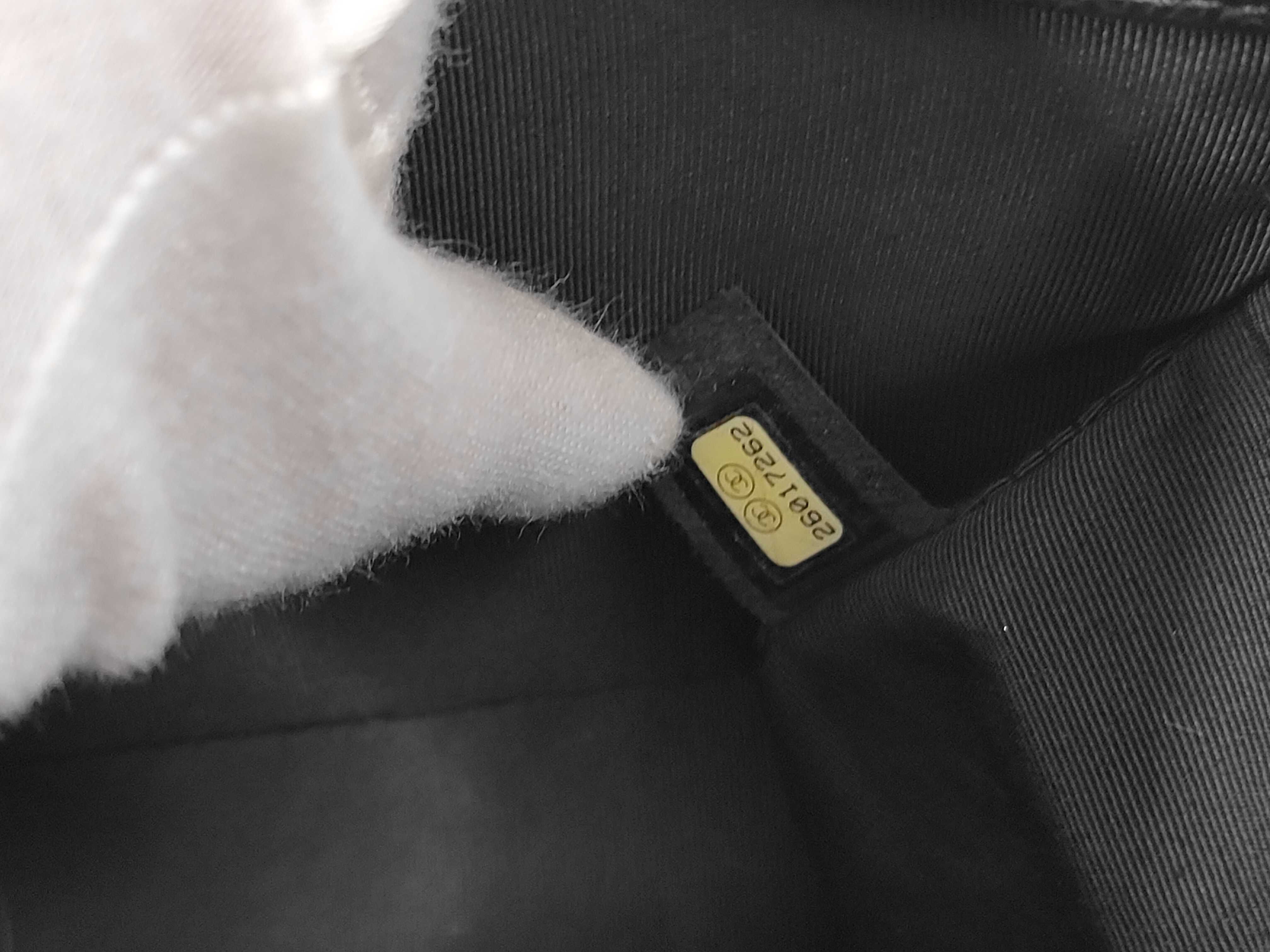 Boy Chanel 25 Caviar Skin Shoulder Bag — view 11